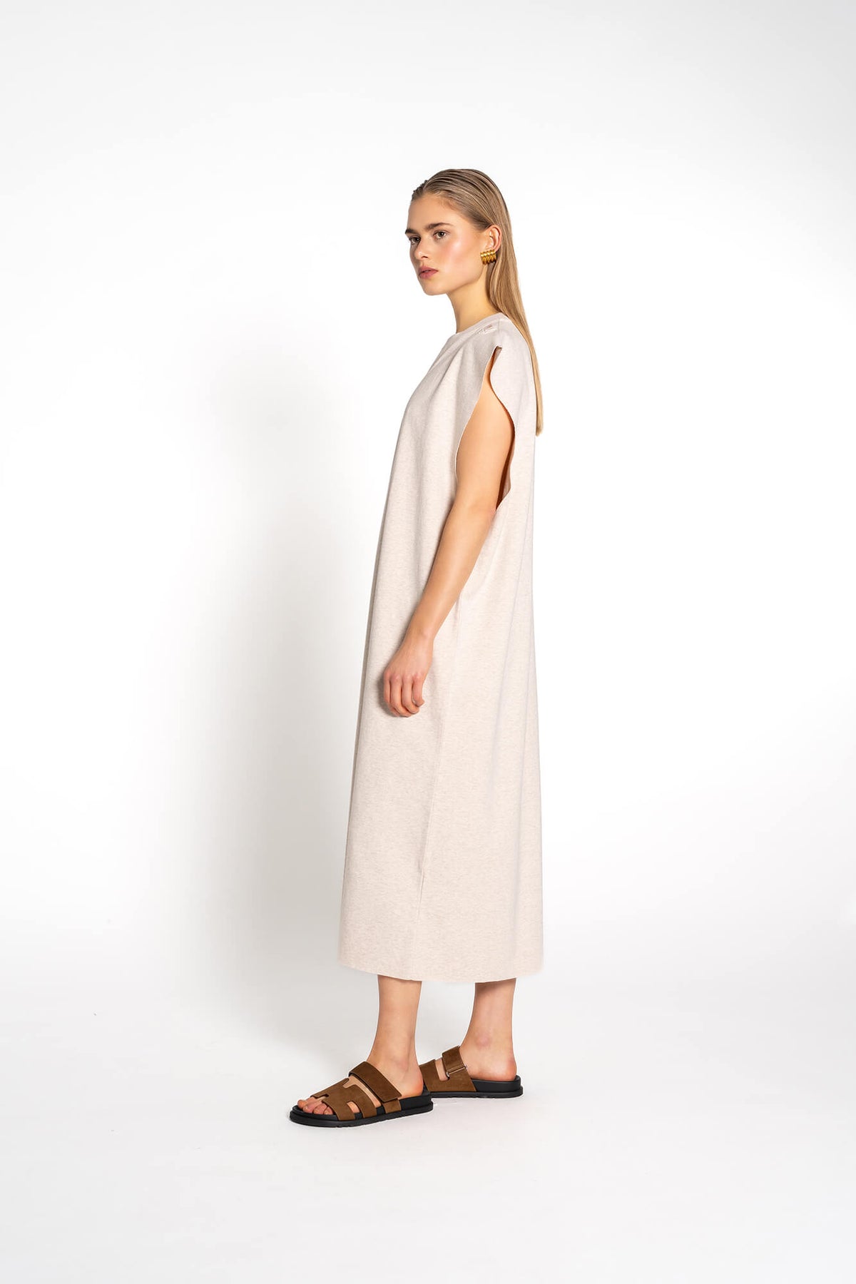 Aermelloses Kleid in beige melange by VIVAL.STUDIO