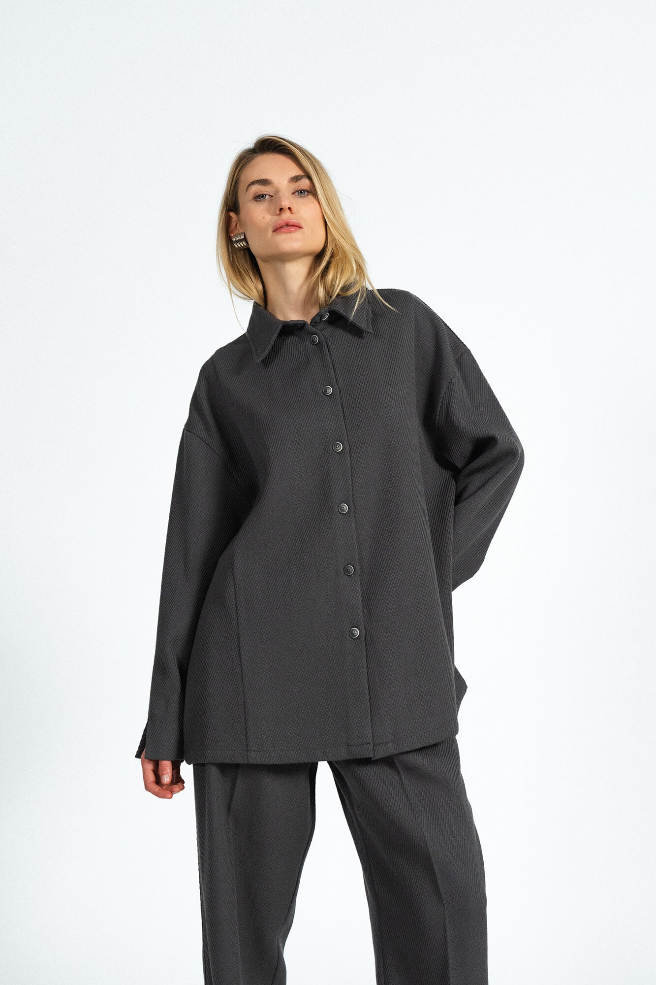 Bluse Alma in Granit von vorne by VIVAL.STUDIO