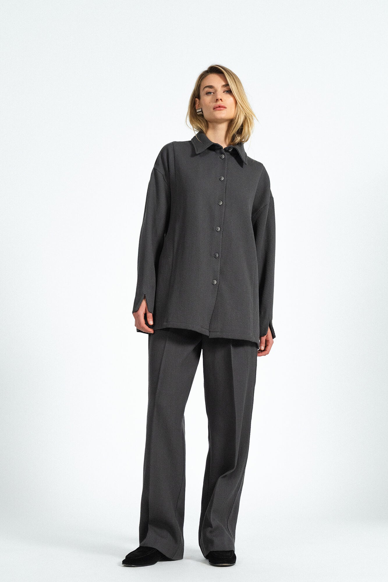 Bluse Alma in Granit von vorne by VIVAL.STUDIO
