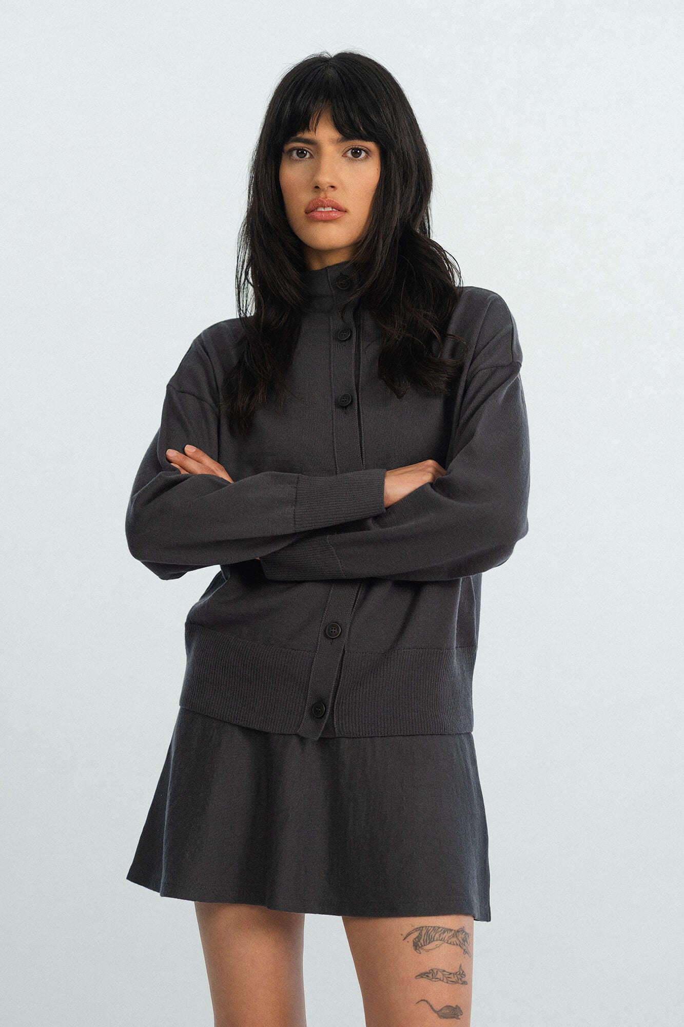 Cardigan Kate in Grau von vorne by VIVAL.STUDIO