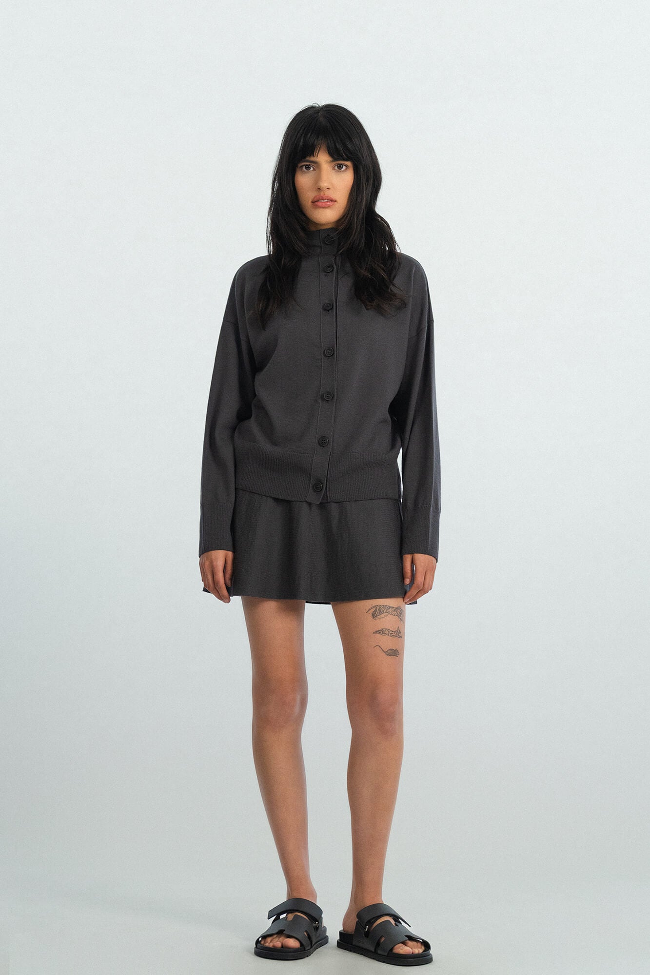 Cardigan Kate in Grau von vorne by VIVAL.STUDIO