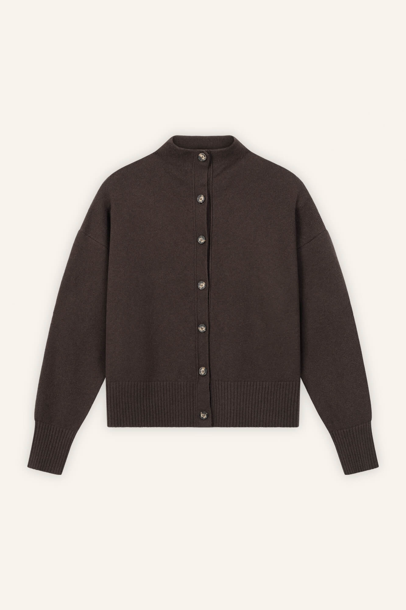 Cardigan Kate in Dunkelbraun von vorne by VIVAL.STUDIO