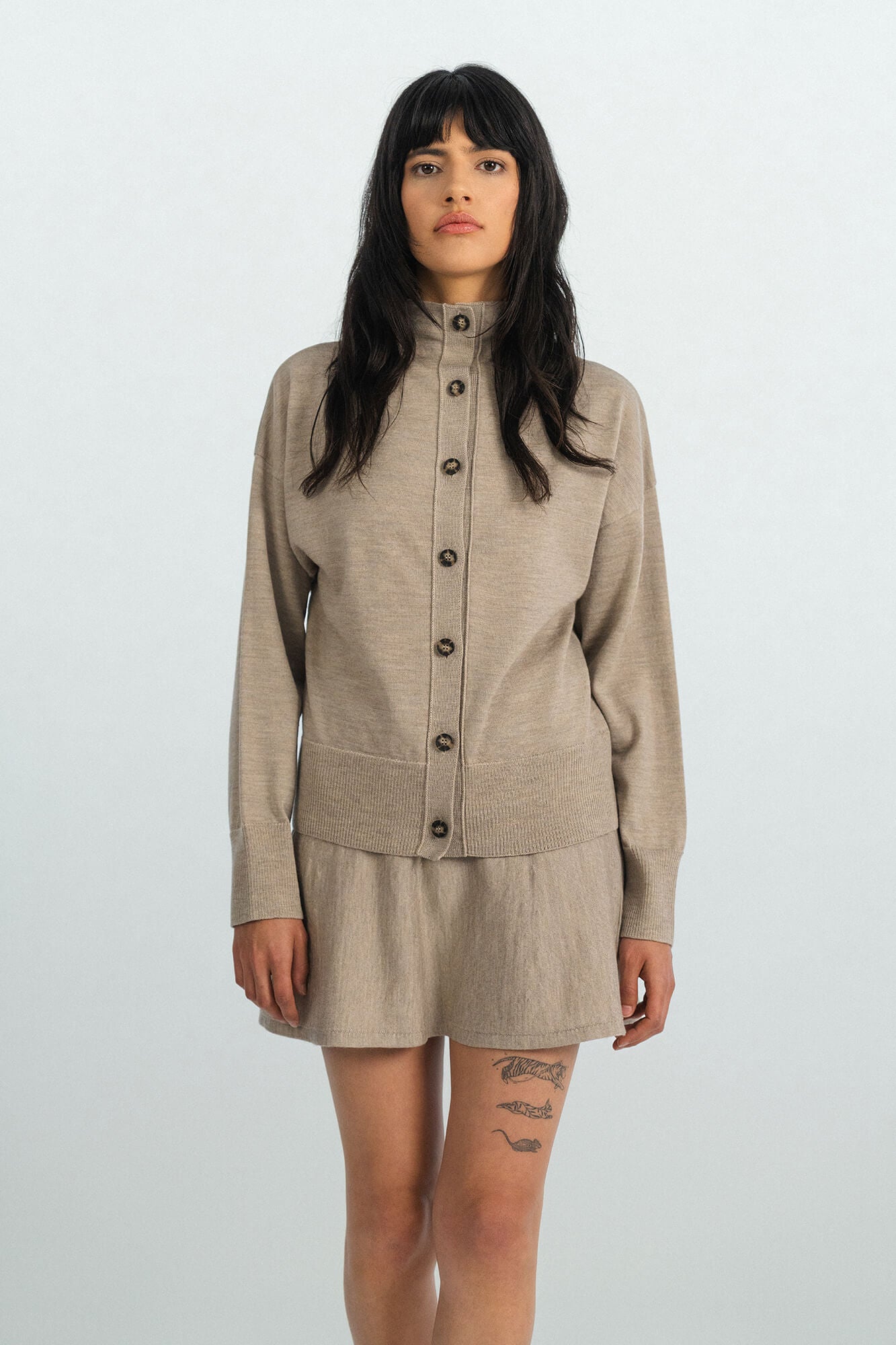 Cardigan Kate in Oatmeal von vorne by VIVAL.STUDIO