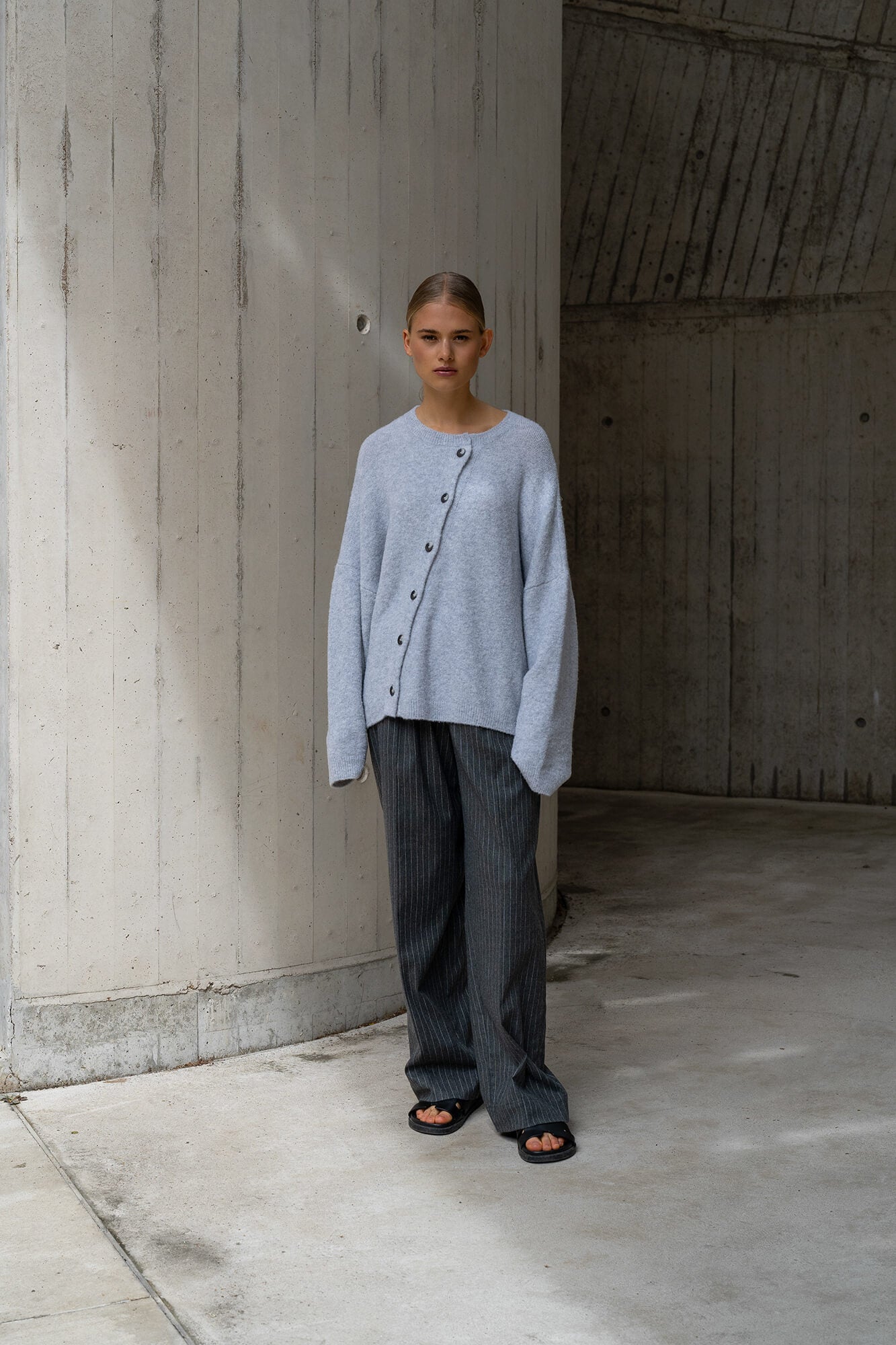 Cardigan Nad in hellgrau by VIVAL.STUDIO