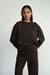 Cropped Langarmshirt Sue in Dunkelbraun von vorne2 by VIVAL.STUDIO