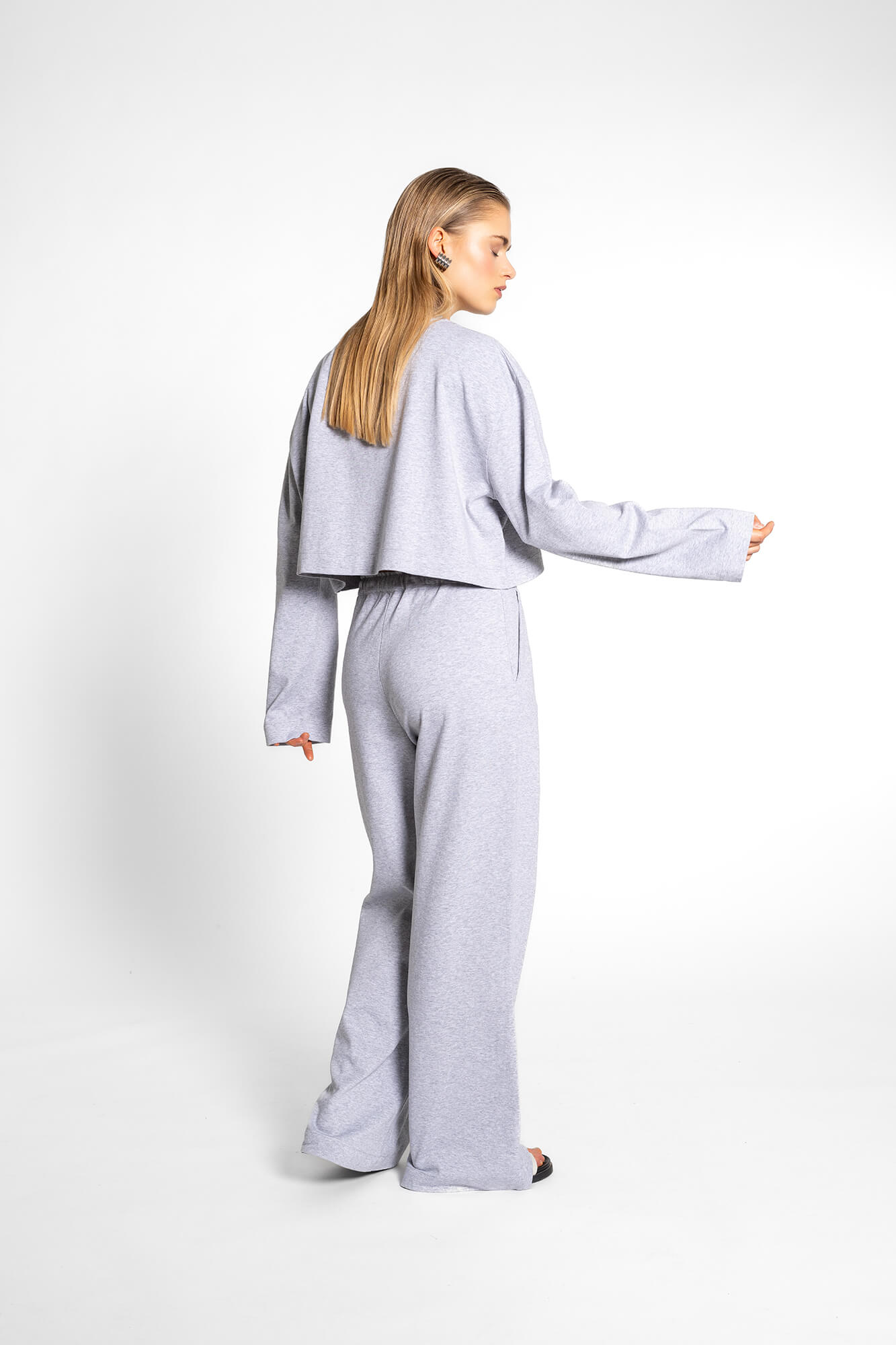 Cropped Langarmshirt Sue in Hellgrau-Melange by VIVAL.STUDIO