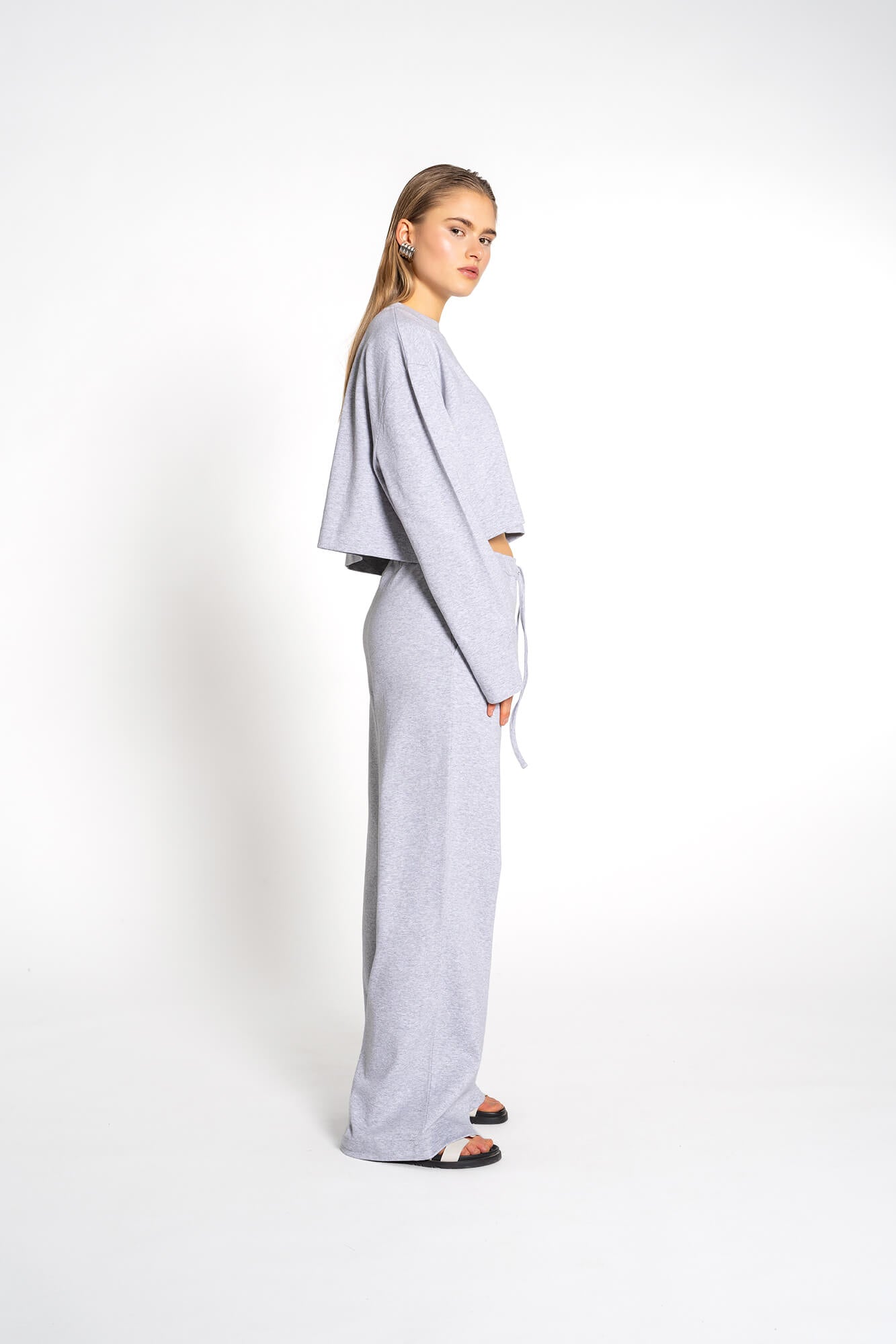 Cropped Langarmshirt Sue in Hellgrau-Melange by VIVAL.STUDIO