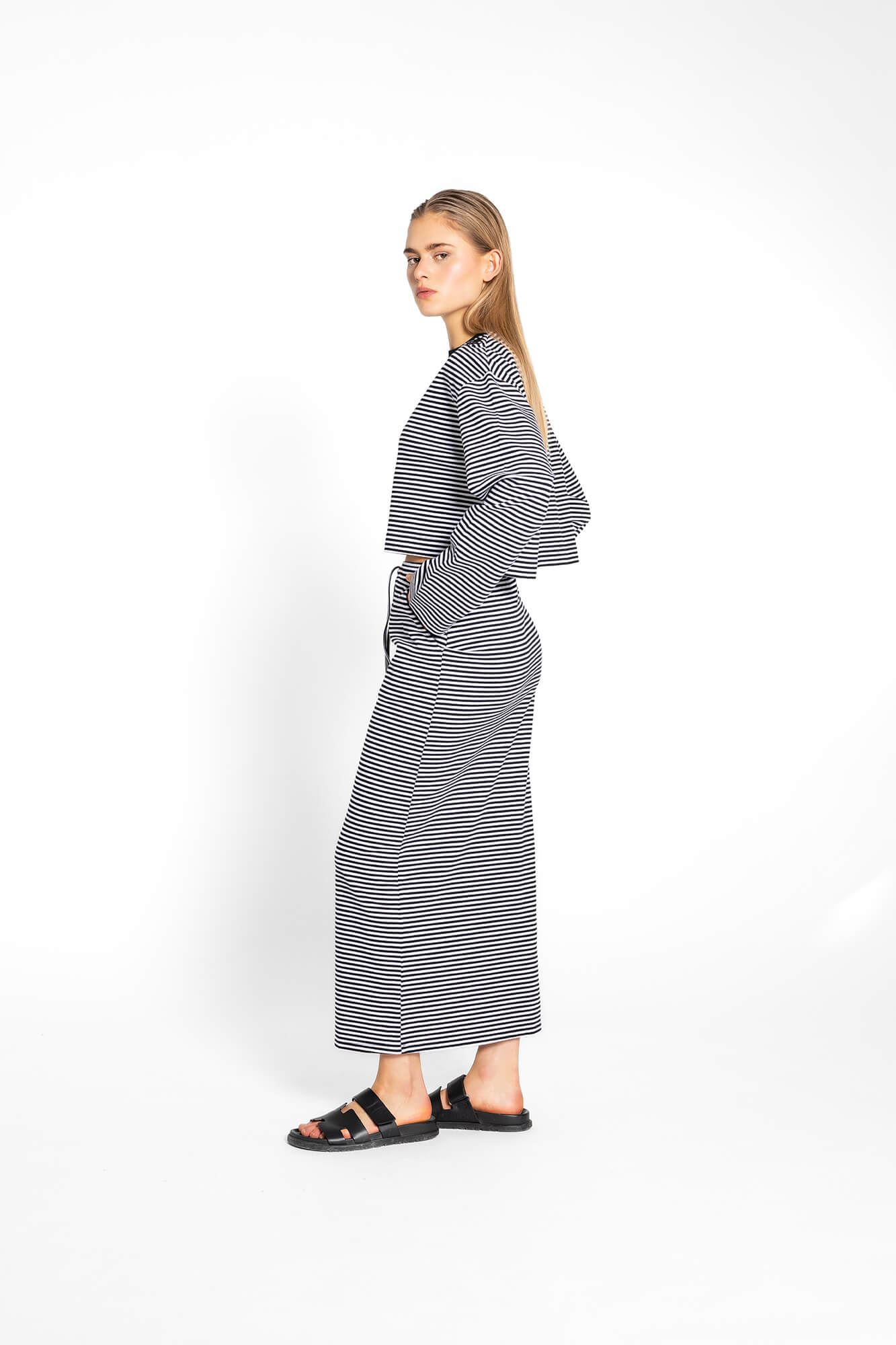 Cropped Langarmshirt Sue in Schwarz-Weiß by VIVAL.STUDIO