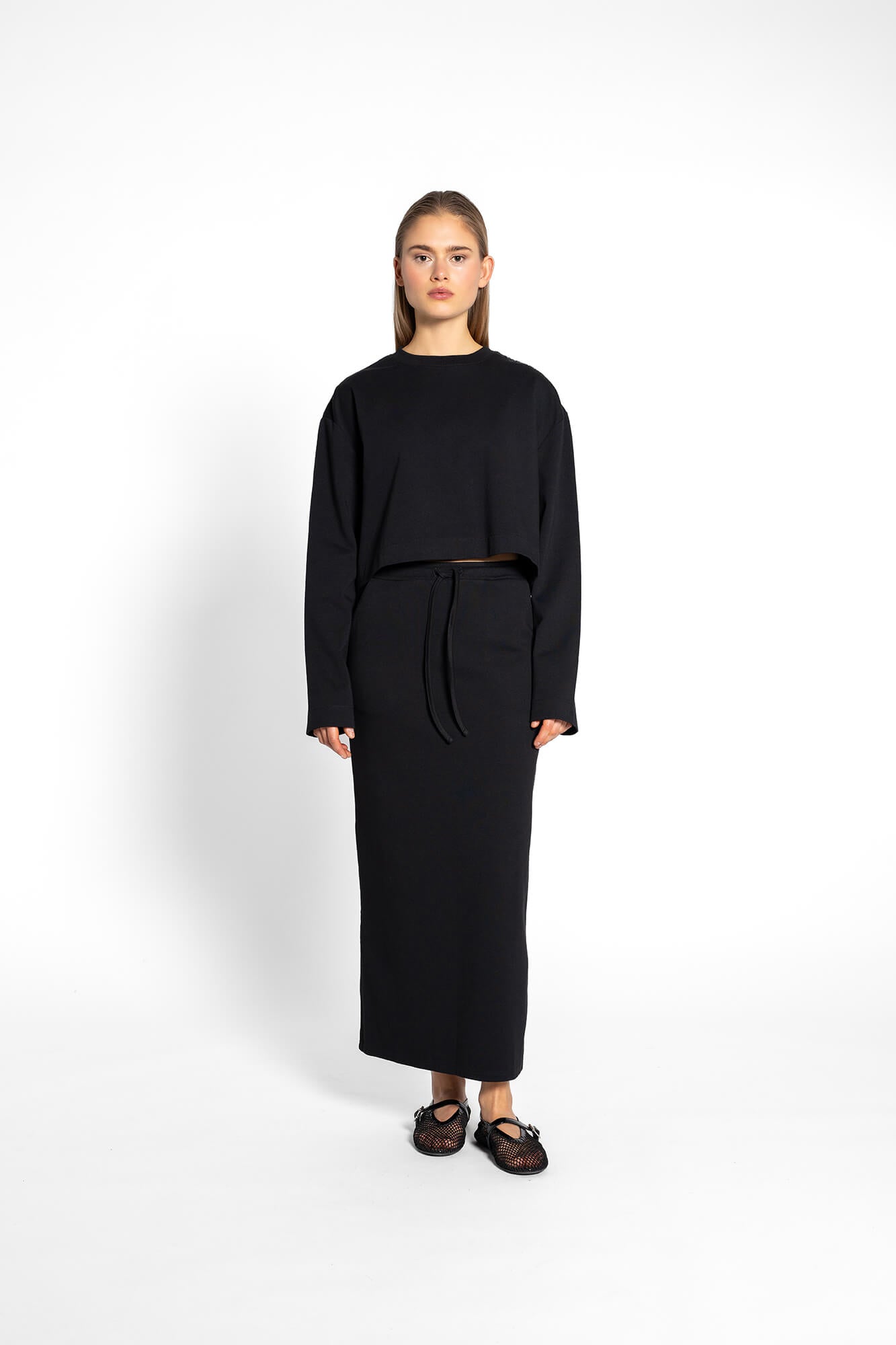 Cropped Langarmshirt Sue in Schwarz by VIVAL.STUDIO