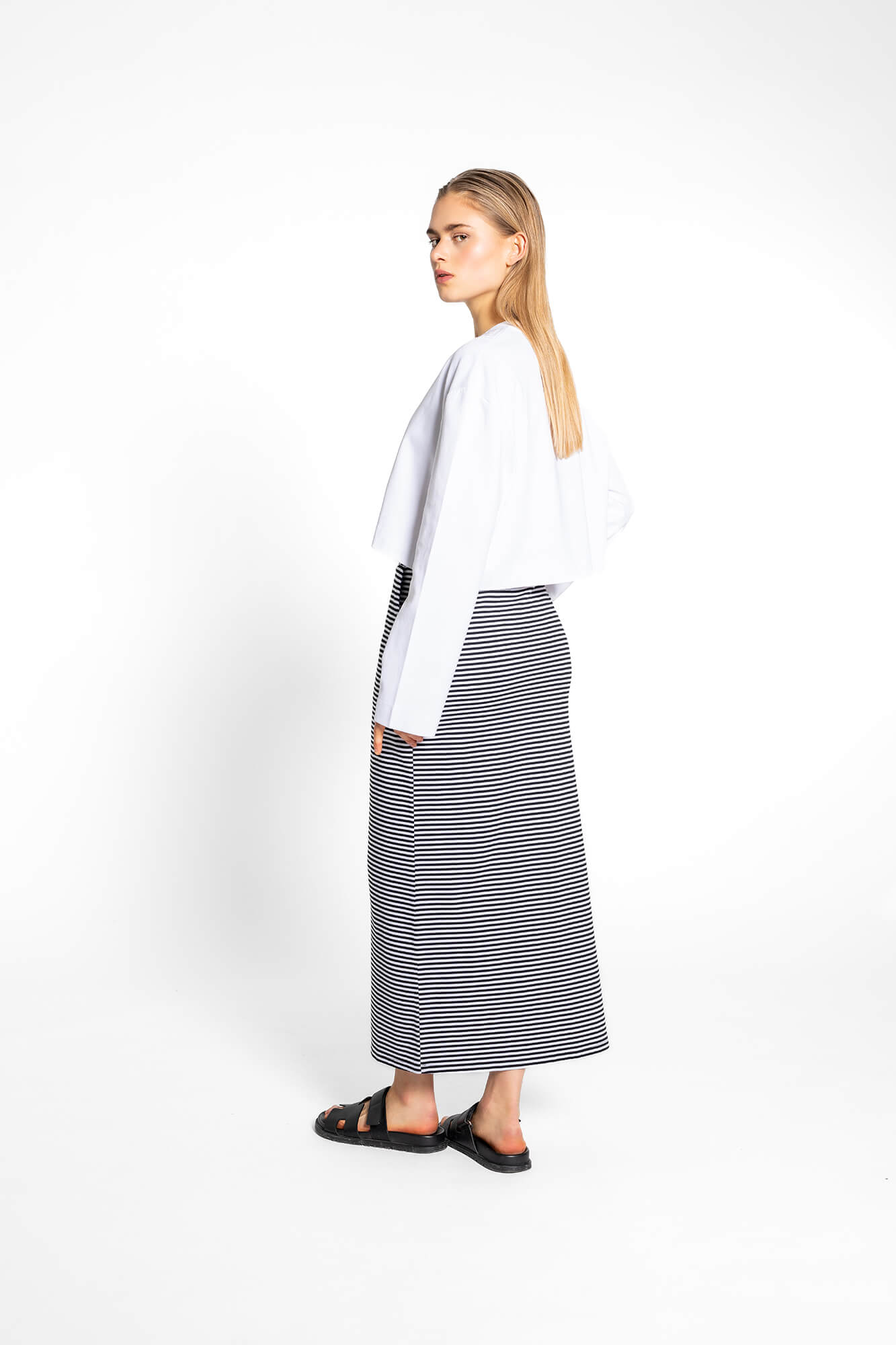 Cropped Langarmshirt Sue in Weiß by VIVAL.STUDIO