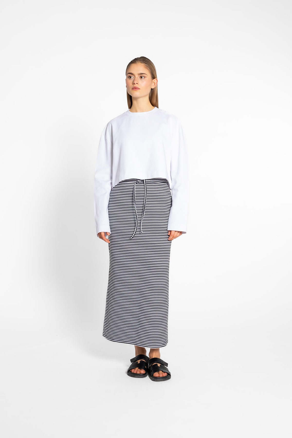 Cropped Langarmshirt Sue in Weiß by VIVAL.STUDIO