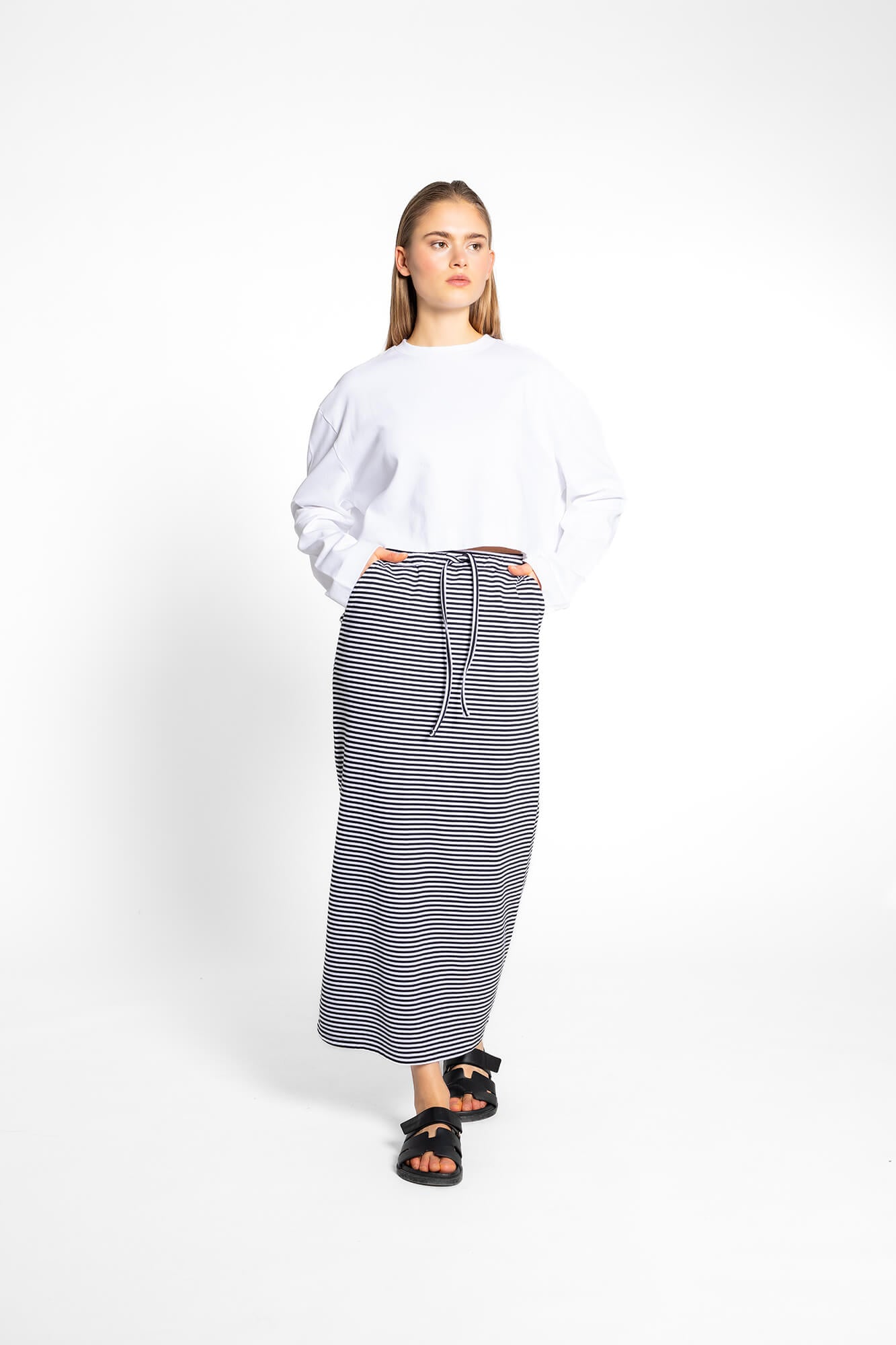 Cropped Langarmshirt Sue in Weiß by VIVAL.STUDIO