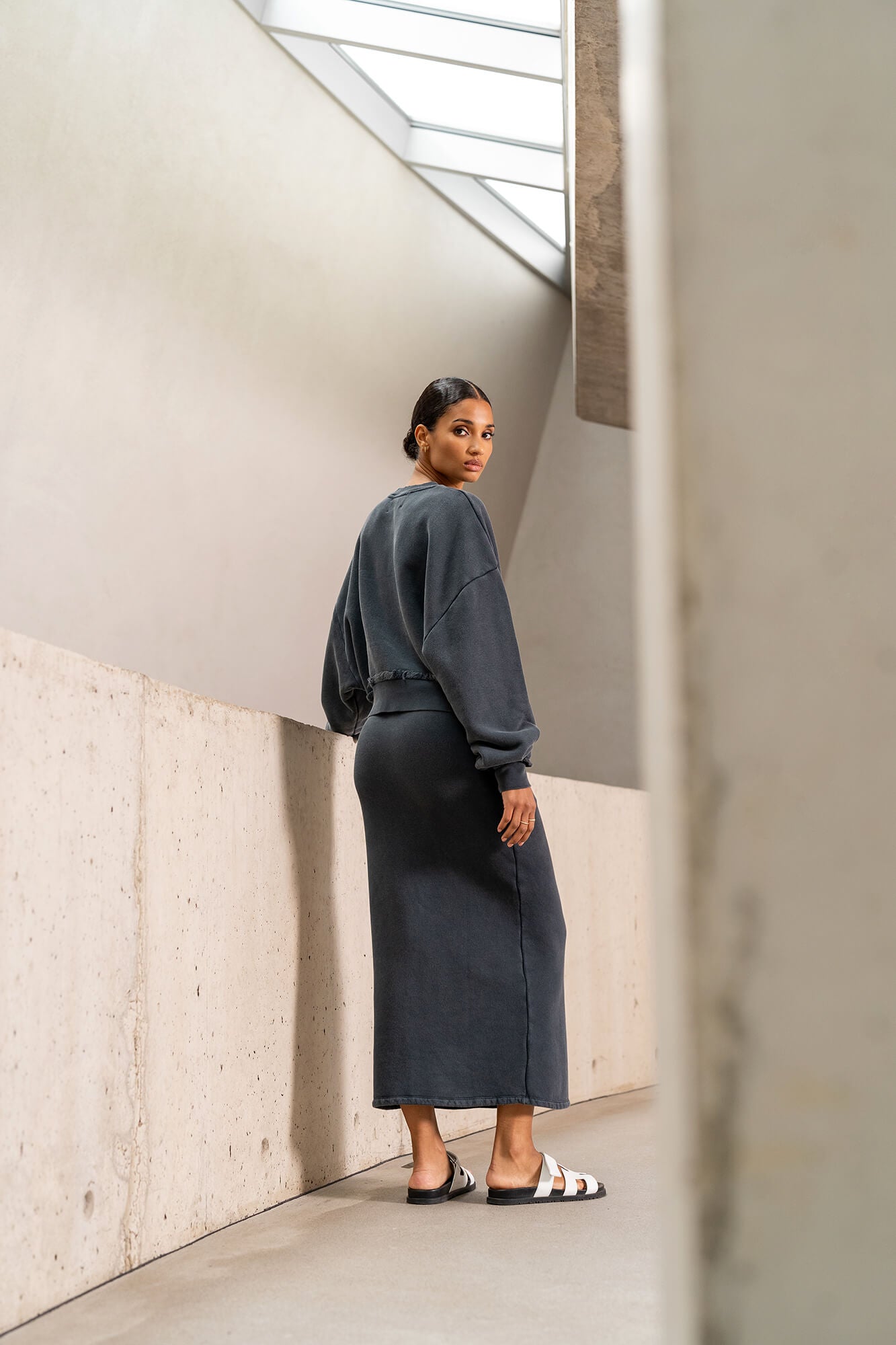 Cropped Sweatshirt Vance in anthrazit by VIVAL.STUDIO