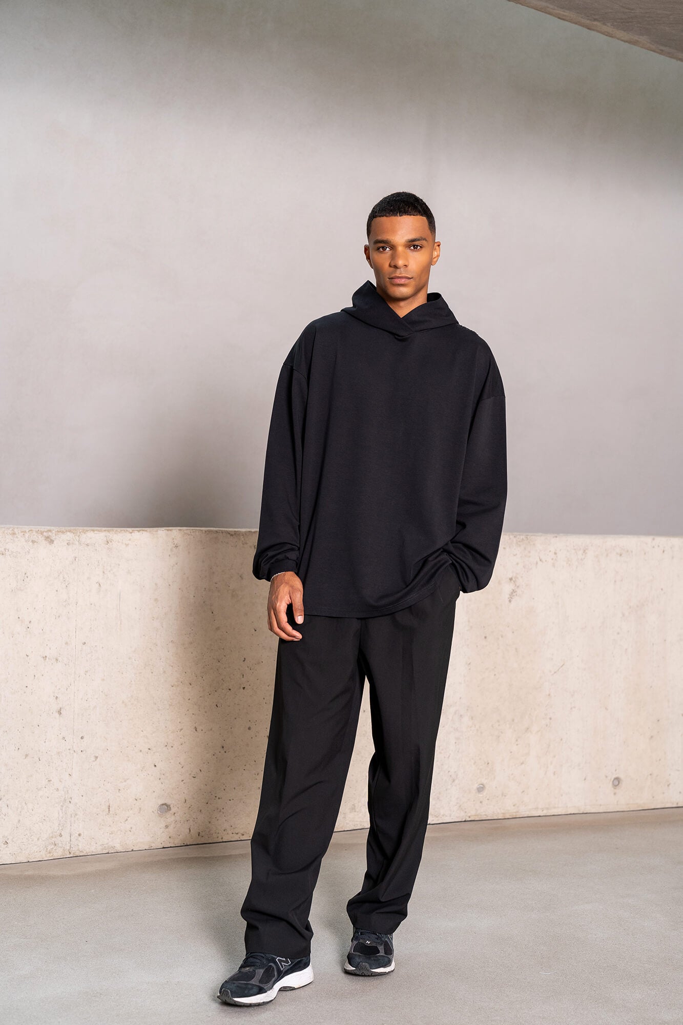 Hoodie Sue in schwarz by VIVAL.STUDIO