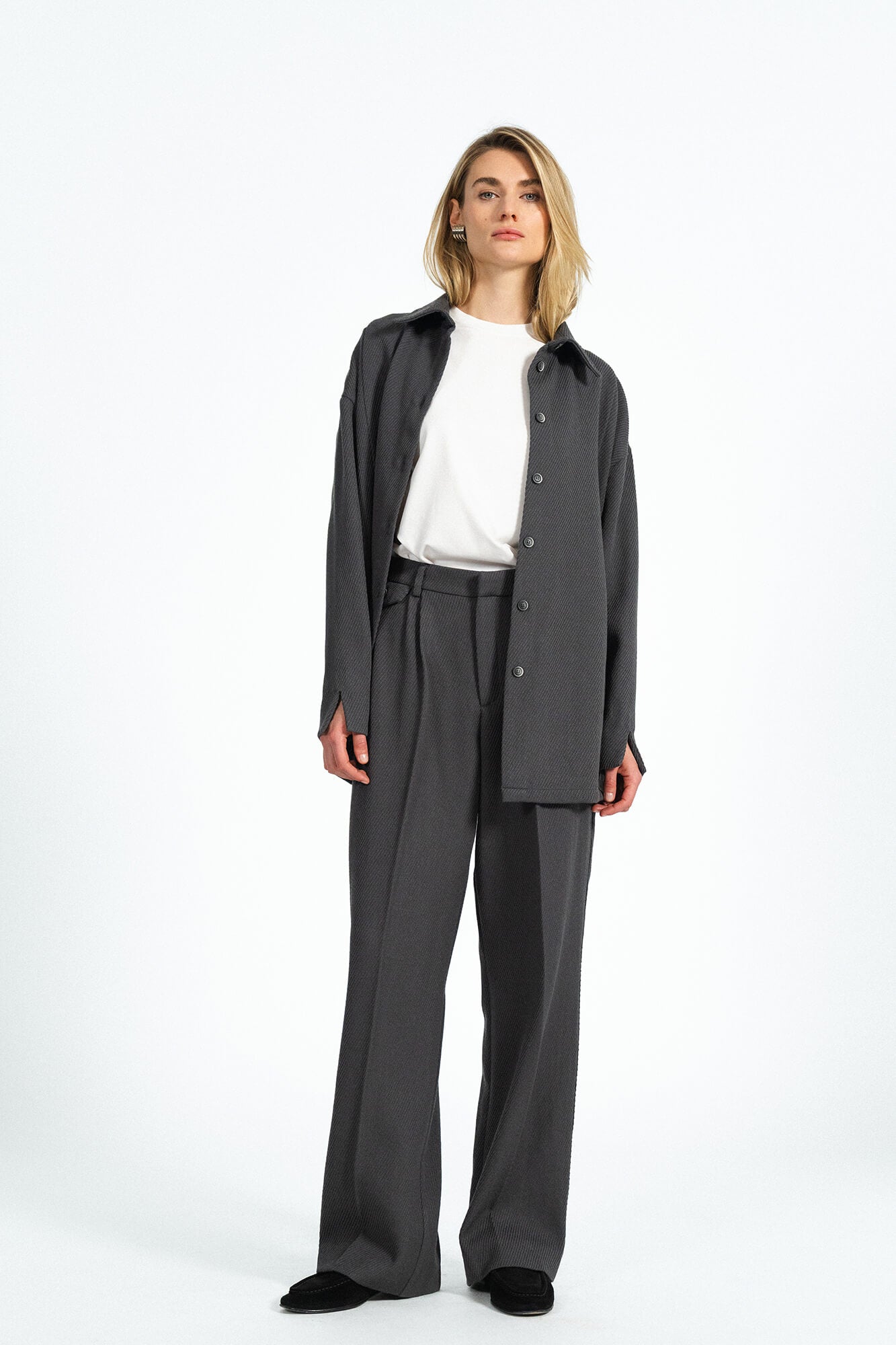 Hose Alba in Granit von vorne by VIVAL.STUDIO