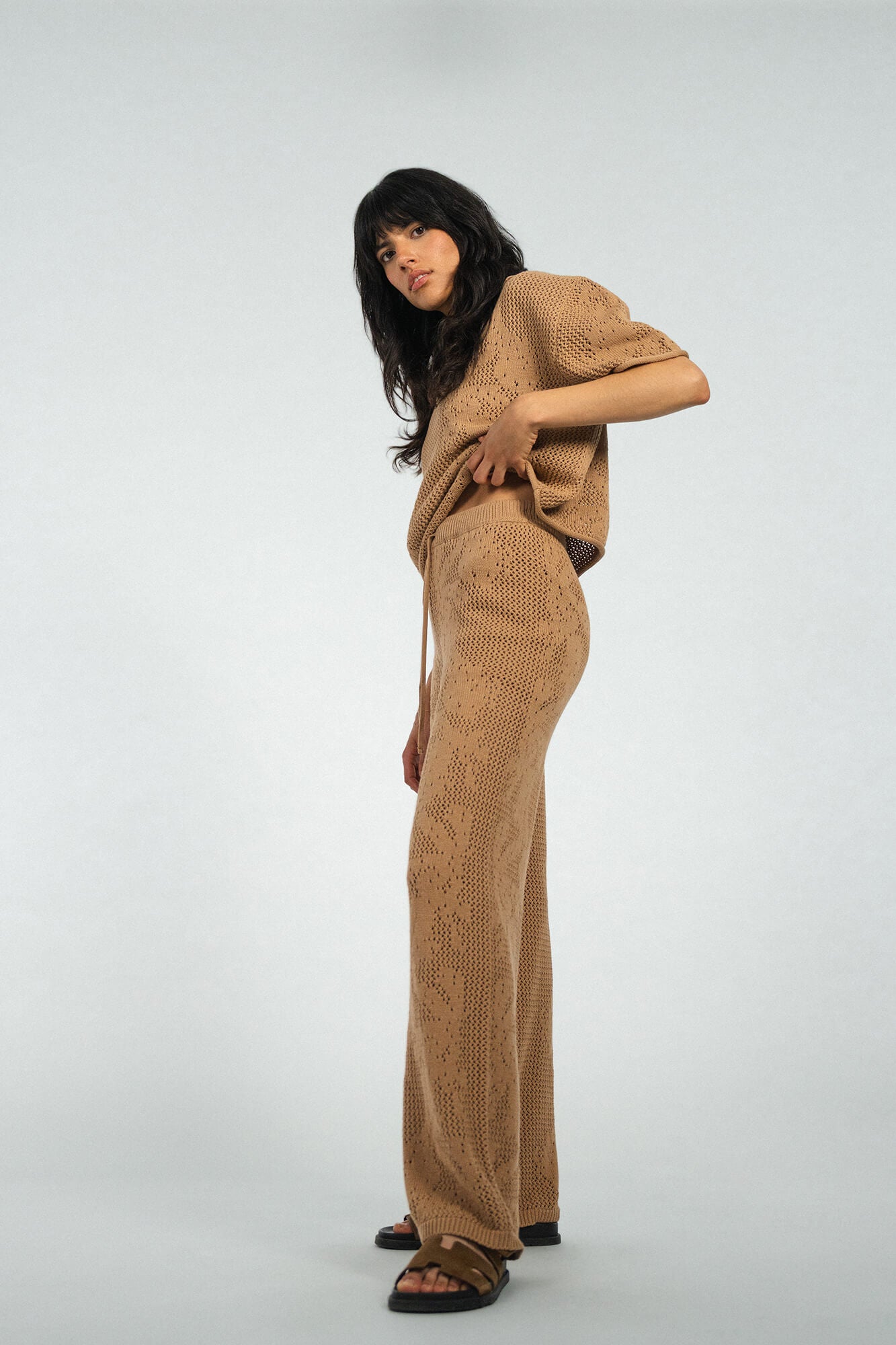 Hose Clea in Mocca seitlich by VIVAL.STUDIO