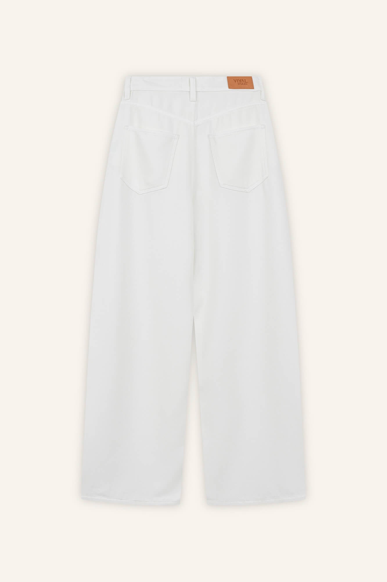 Hose Jale in Offwhite von hinten by VIVAL.STUDIO