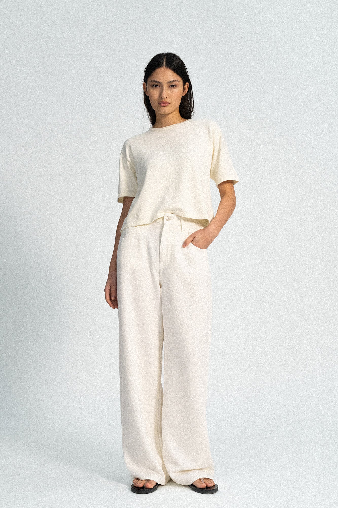 Hose Jale in Offwhite von vorne by VIVAL.STUDIO