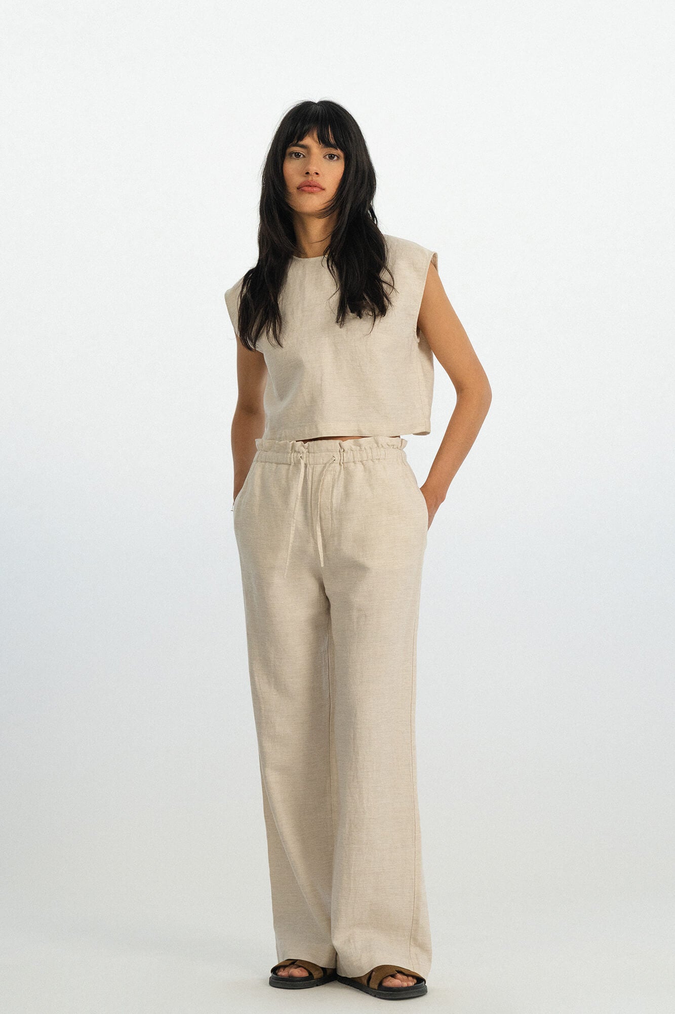 Hose Linn in Oatmeal von vorne by VIVAL.STUDIO