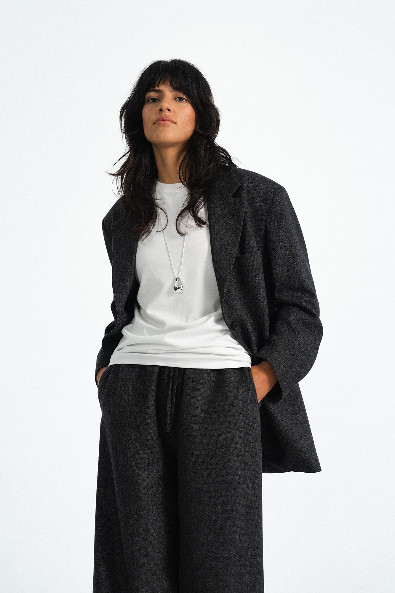 Hose Liv in Asphalt Melange von vorne by VIVAL.STUDIO