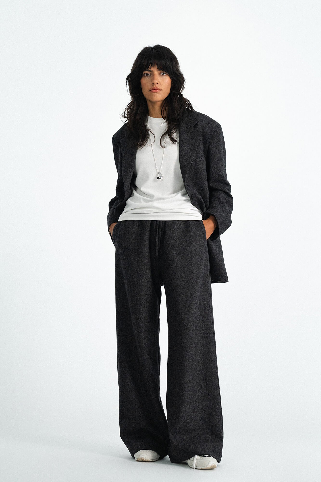 Hose Liv in Asphalt Melange von vorne by VIVAL.STUDIO