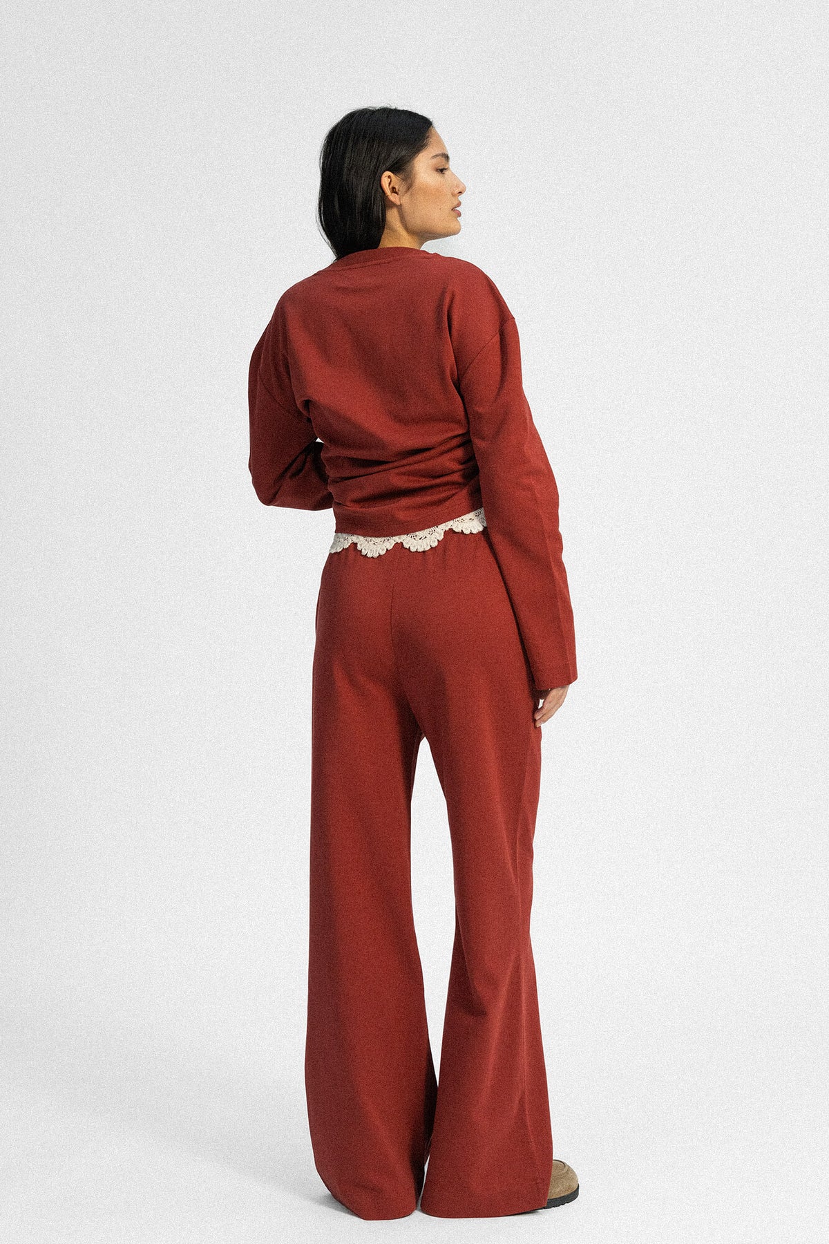 Hose New Sue in Lava von hinten by VIVAL.STUDIO