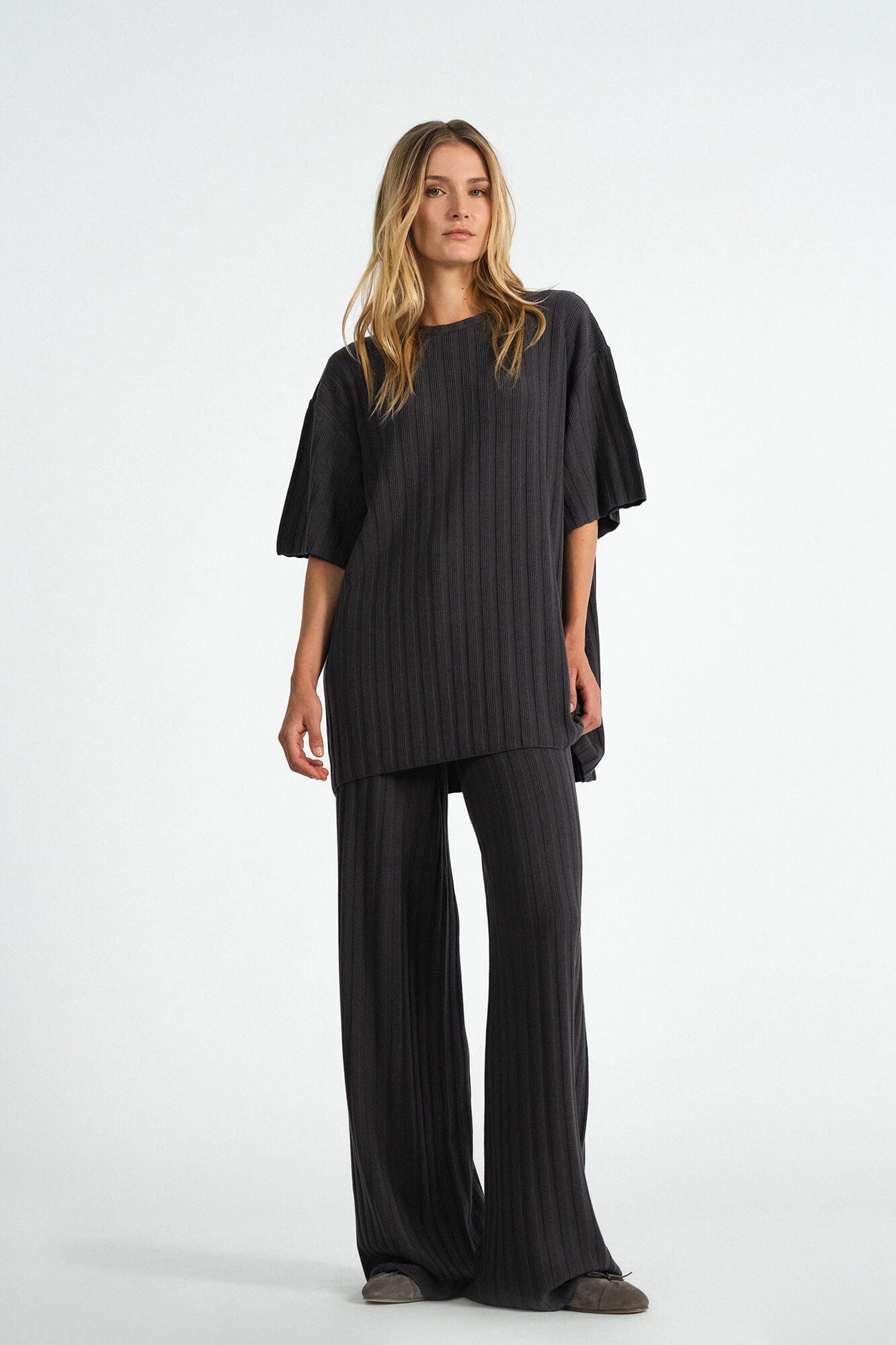 Hose Romy in Asphalt von vorne by VIVAL.STUDIO