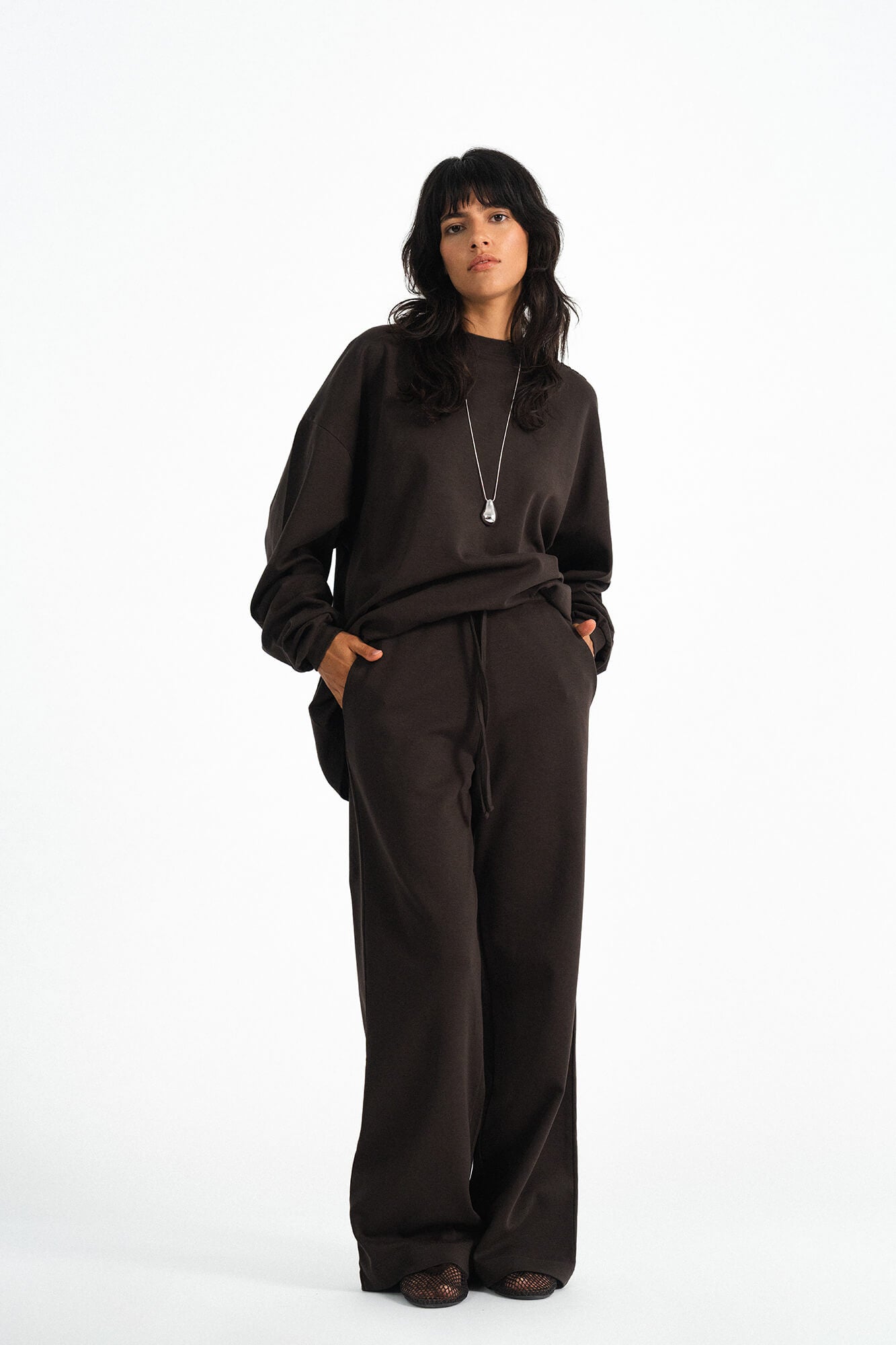 Hose Sue Dunkelbraun von vorne by VIVAL.STUDIO