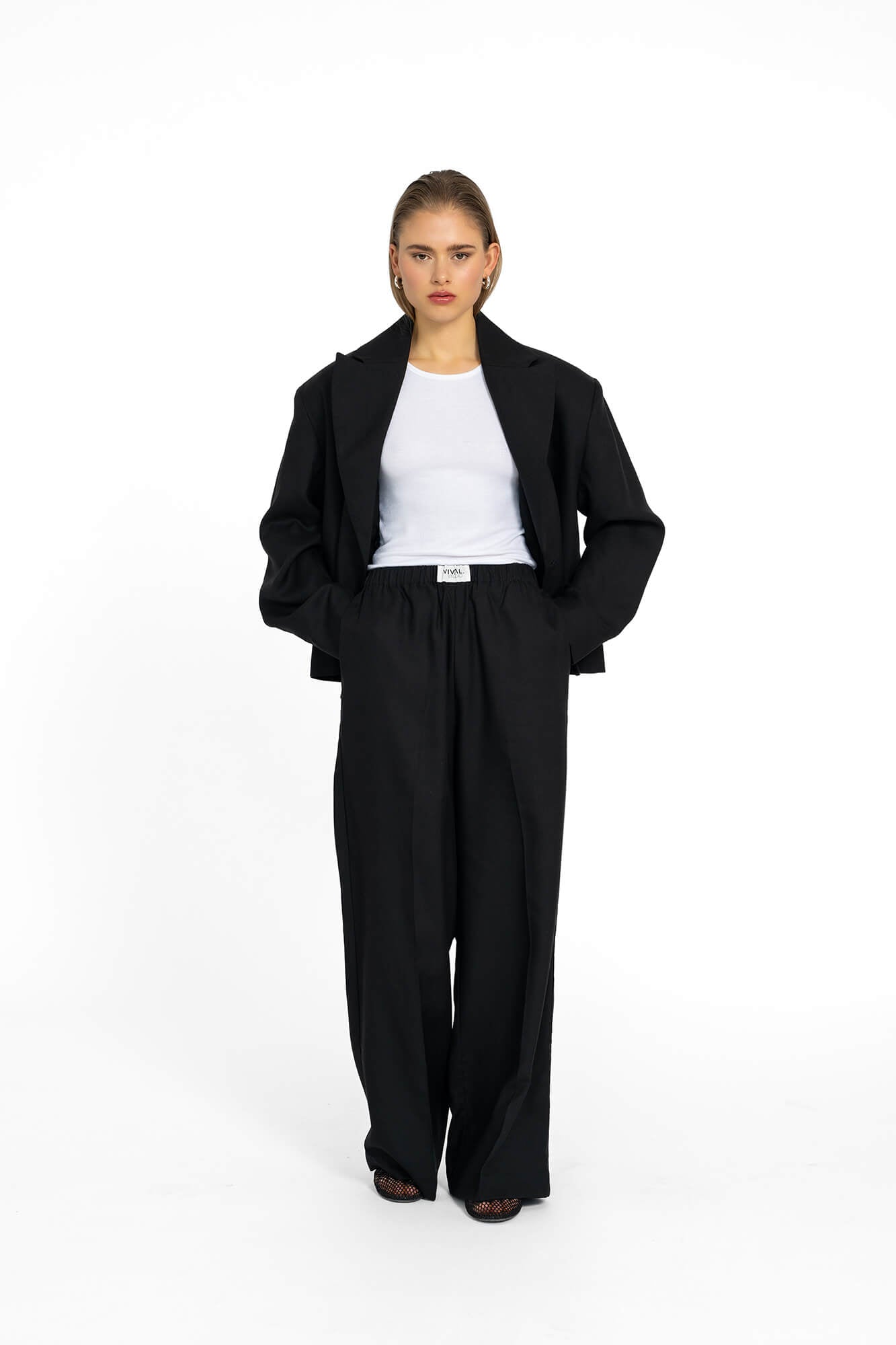 Hose Hana in Schwarz by VIVAL.STUDIO