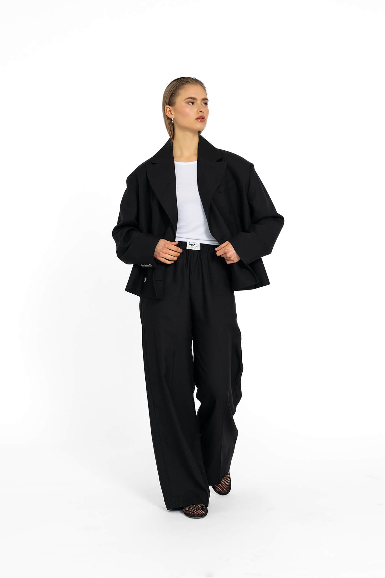 Hose Hana in Schwarz by VIVAL.STUDIO