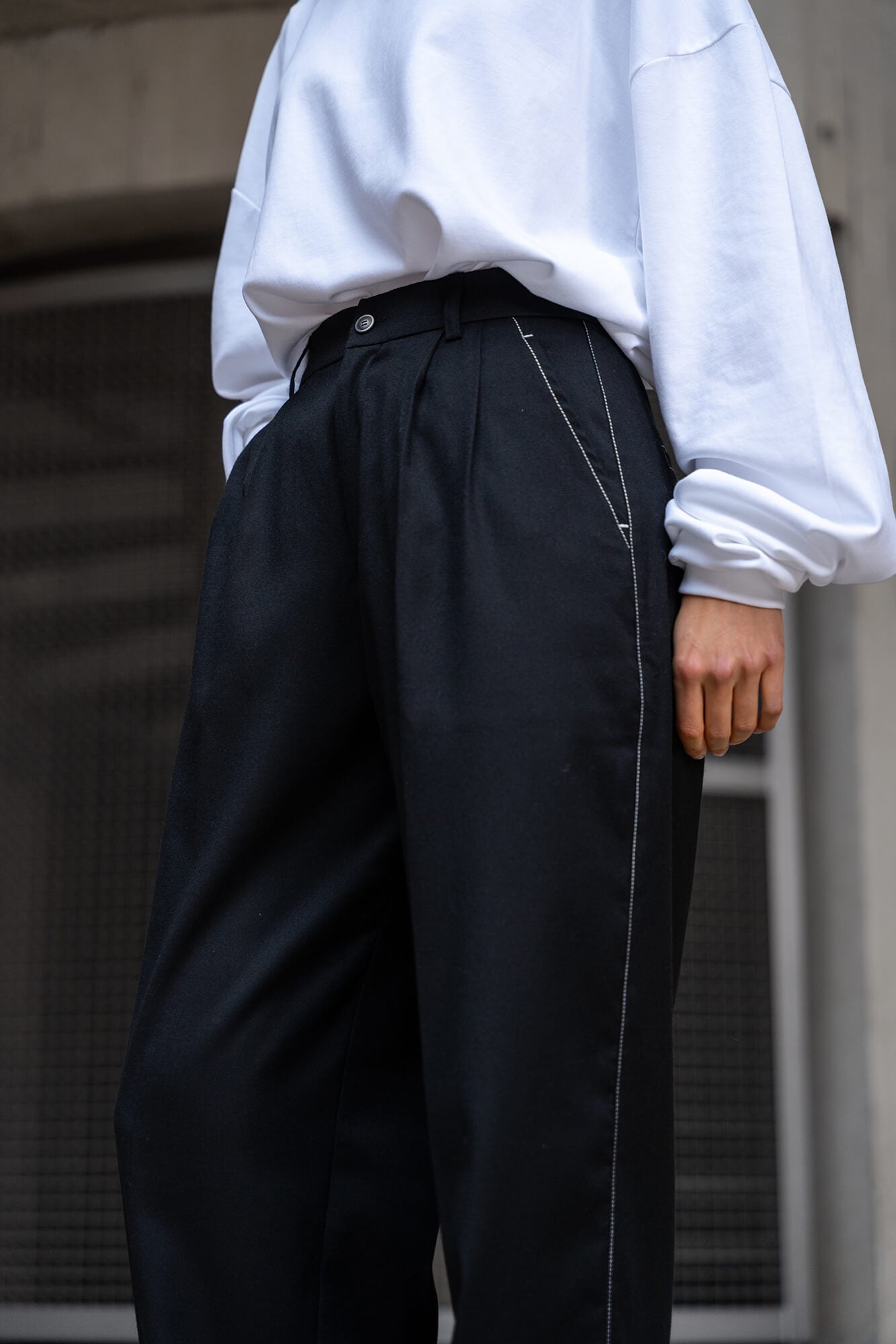 Hose Mabel in schwarz by VIVAL.STUDIO