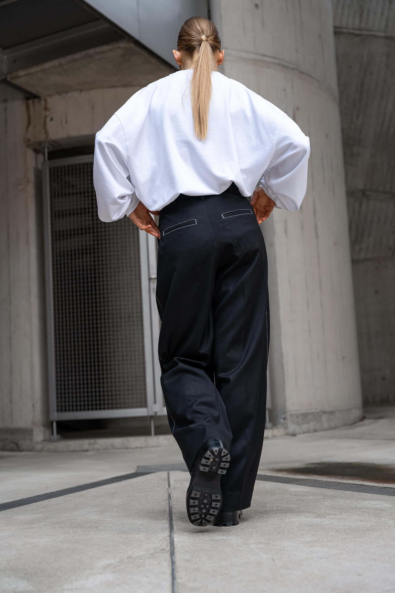 Hose Mabel in schwarz by VIVAL.STUDIO