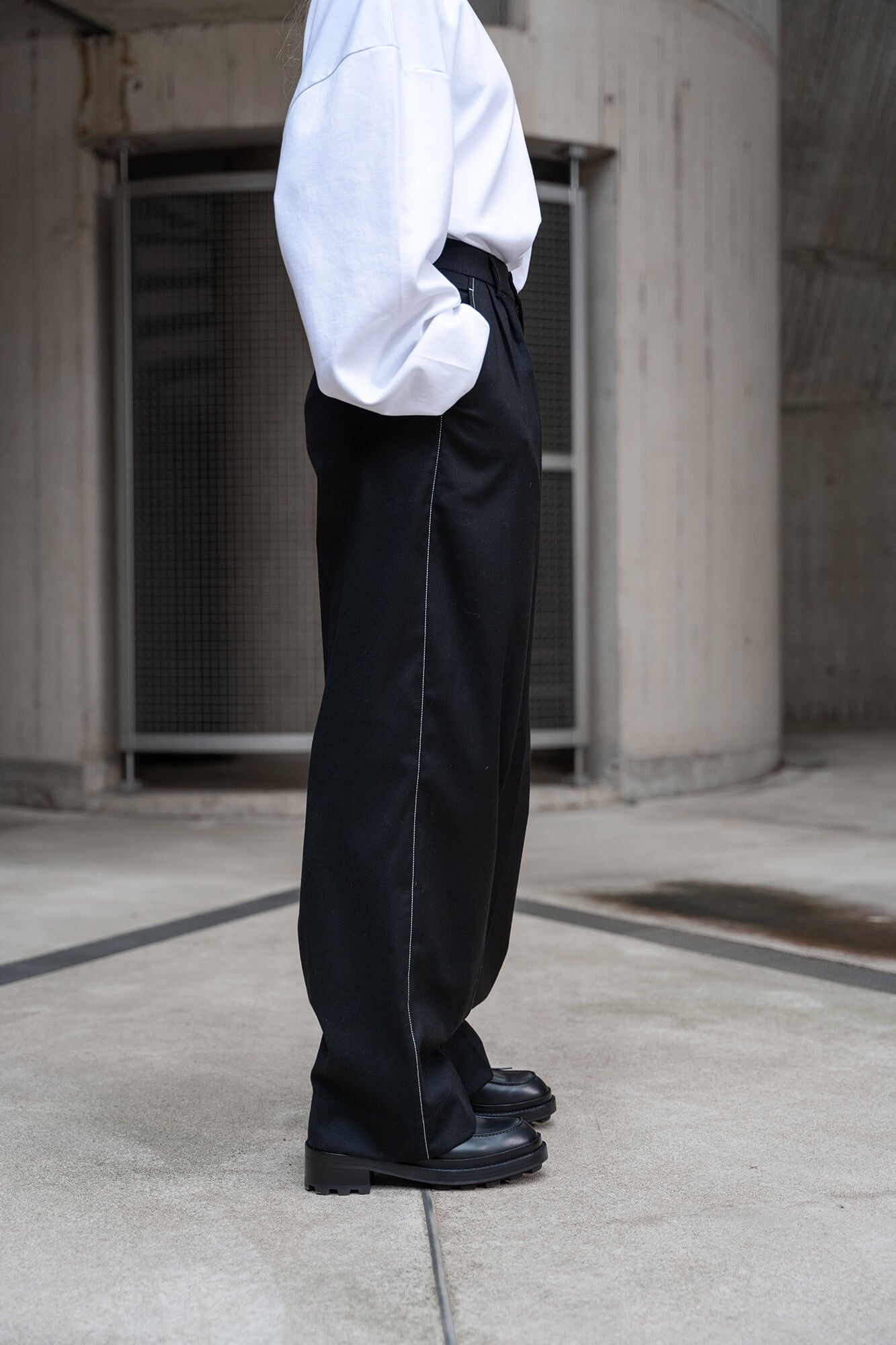 Hose Mabel in schwarz by VIVAL.STUDIO