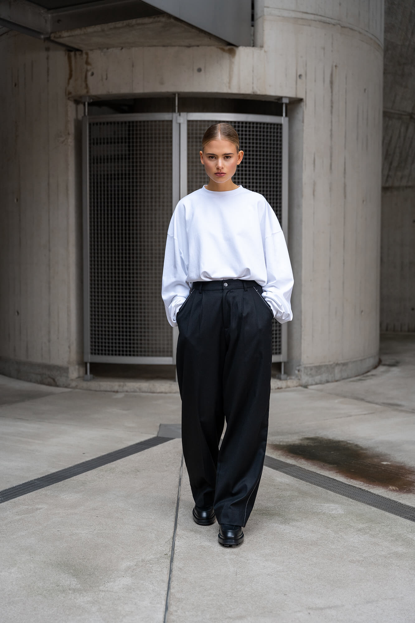 Hose Mabel in schwarz by VIVAL.STUDIO