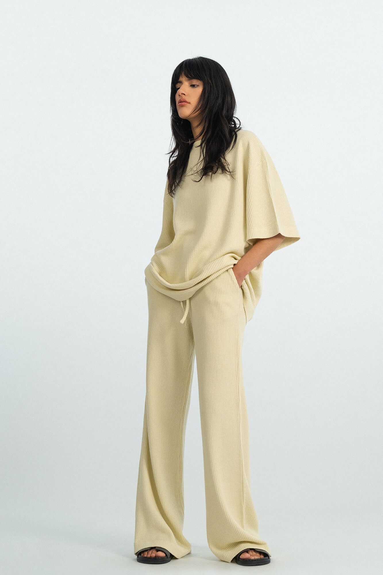 Hose Skye in Butter von vorne by VIVAL.STUDIO