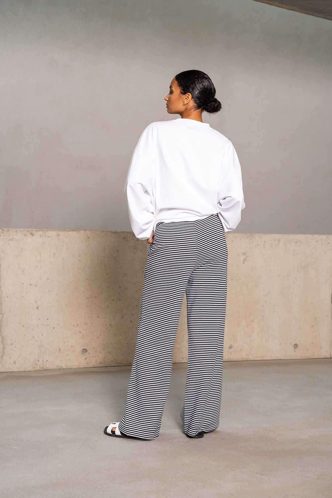 Hose Sue in schwarz-weiß by VIVAL.STUDIO