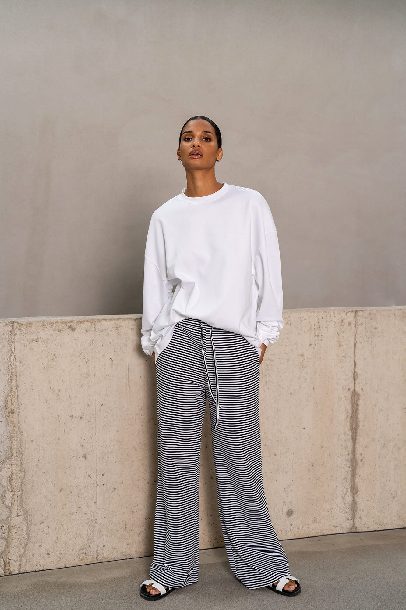 Hose Sue in Schwarz-Weiß by VIVAL.STUDIO