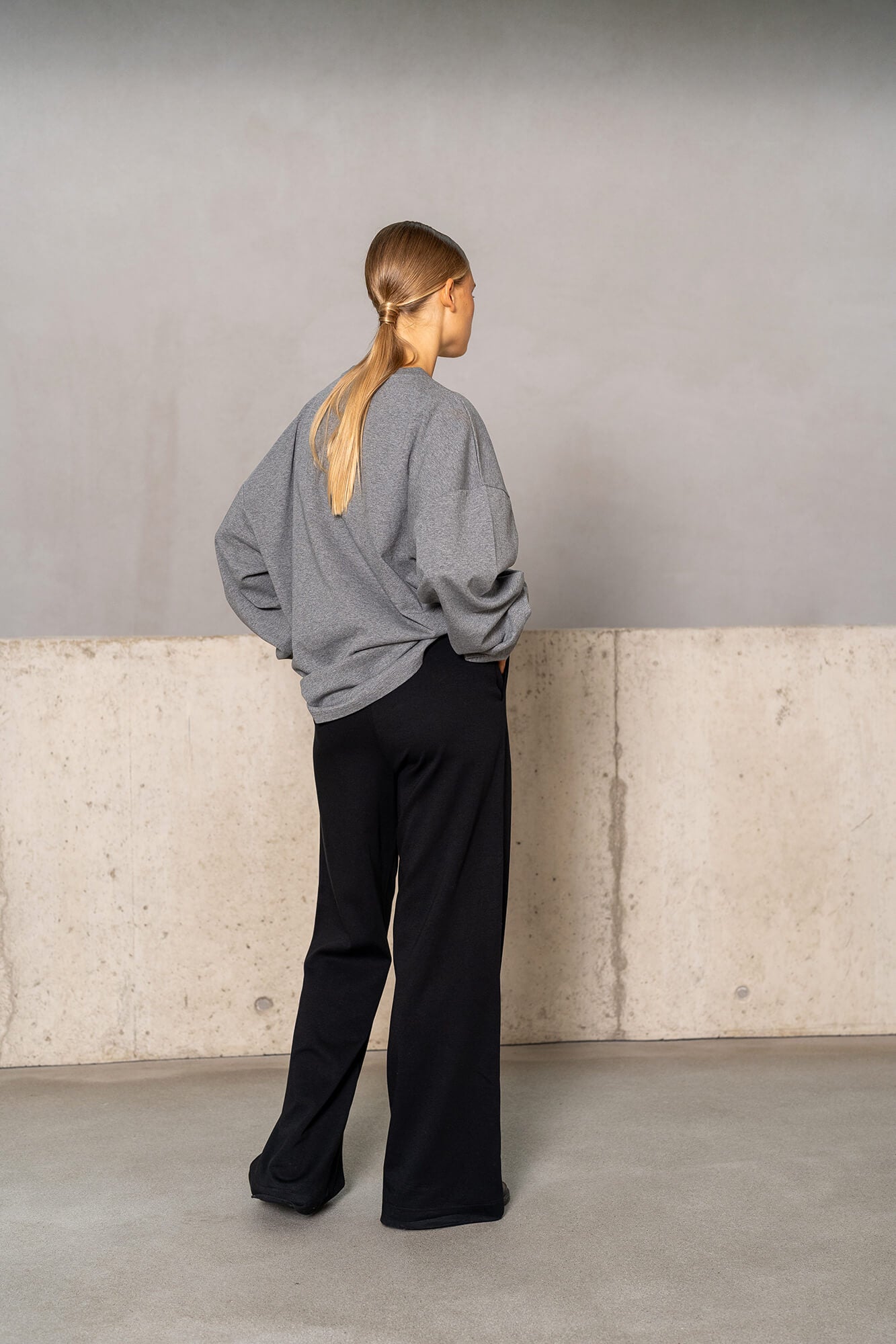 Hose Sue in schwarz by VIVAL.STUDIO