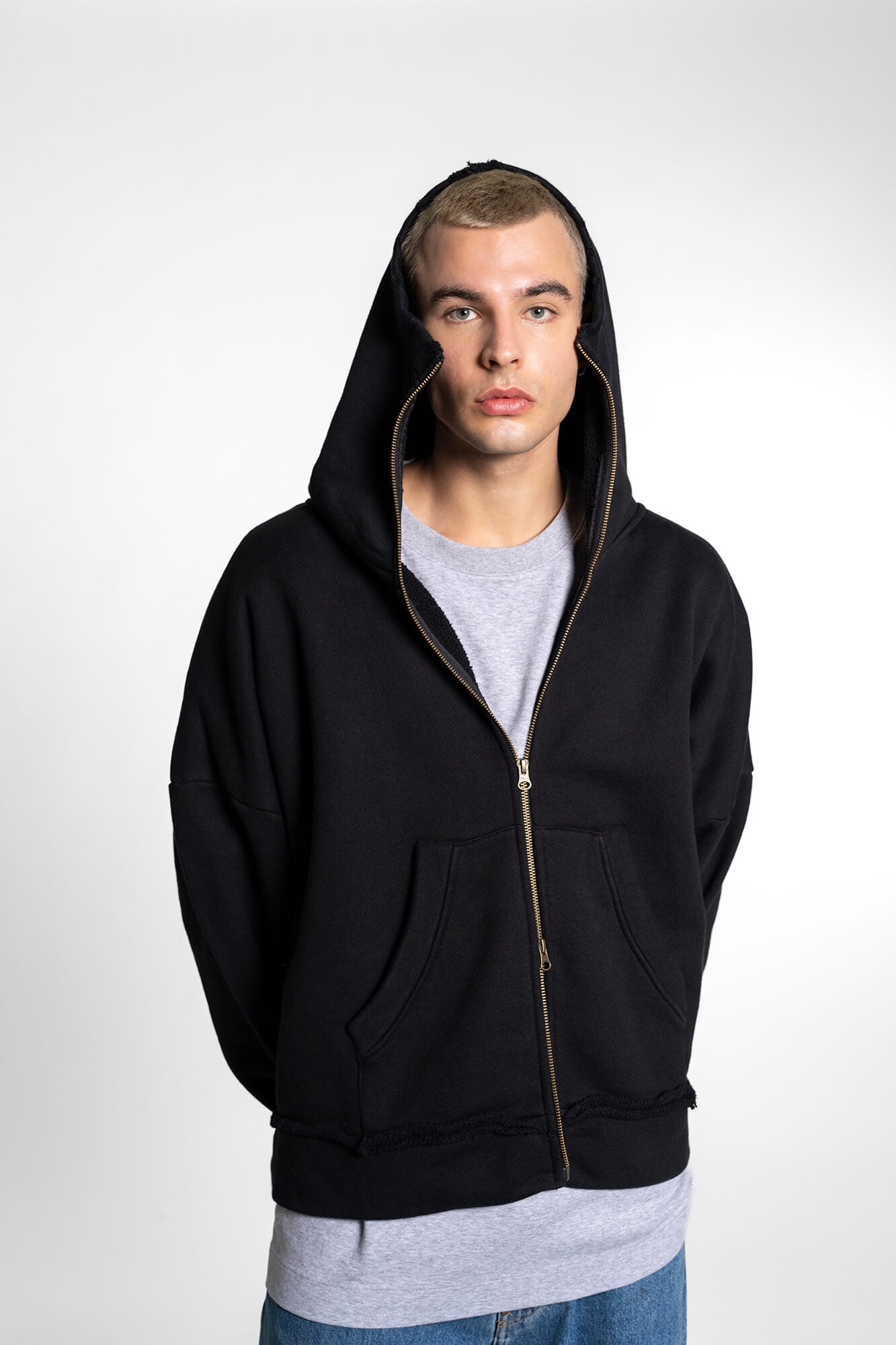 Kapuzenjacke Vance in schwarz by VIVAL.STUDIO