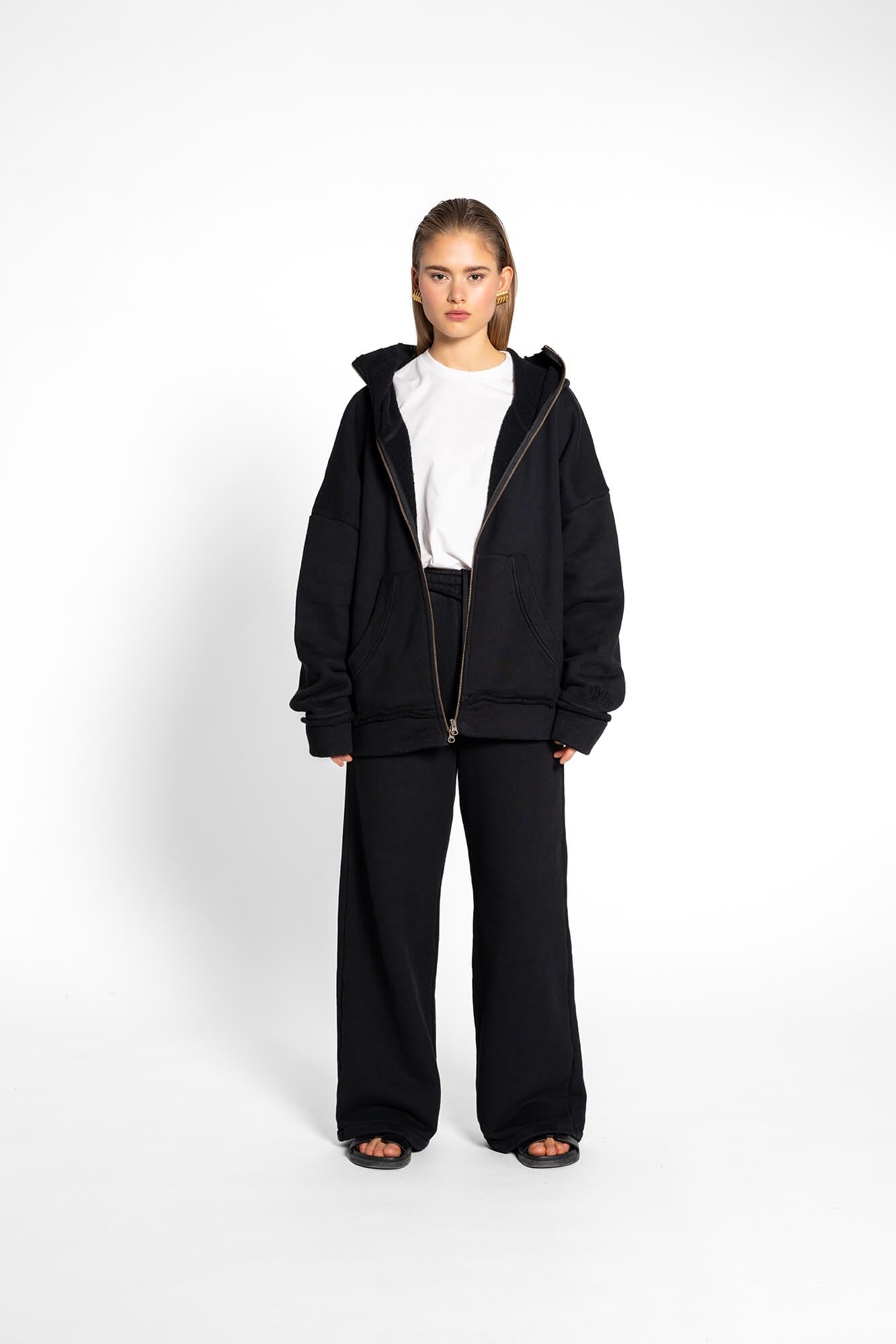 Kapuzenjacke Vance in schwarz by VIVAL.STUDIO