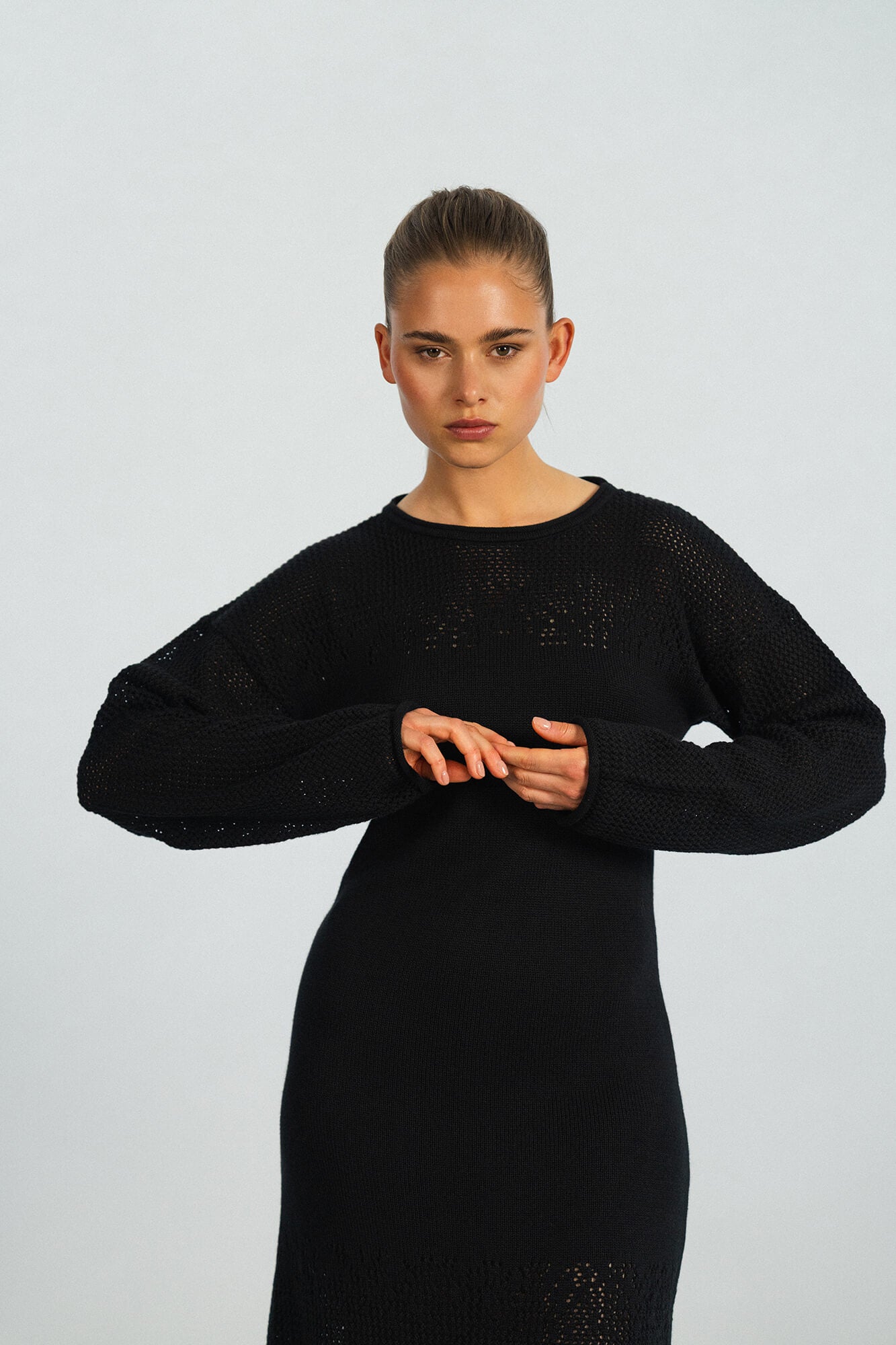 Kleid Clea in Schwarz Detail by VIVAL.STUDIO