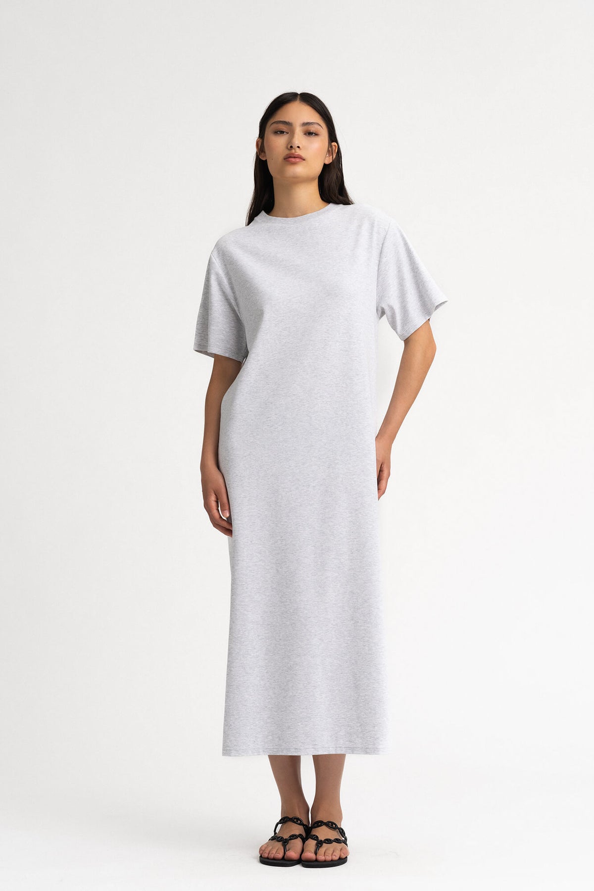 Kleid Lou in Hellgrau Melange von vorne by VIVAL.STUDIO