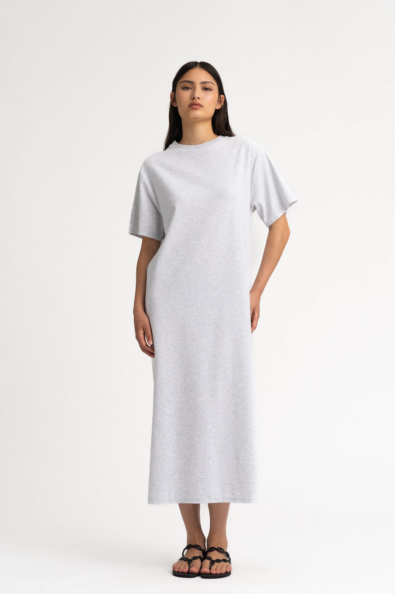 Kleid Lou in Hellgrau Melange von vorne by VIVAL.STUDIO