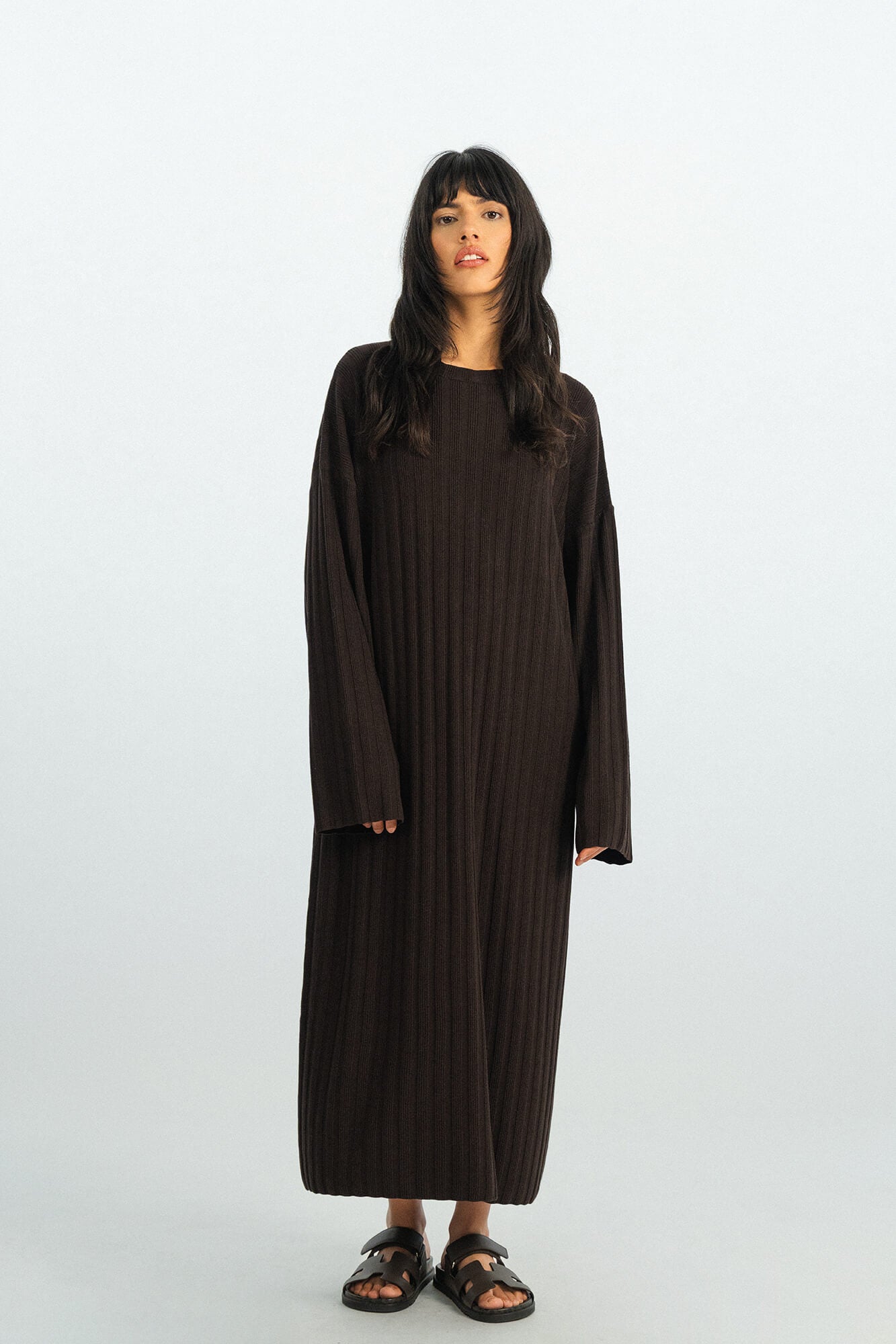 Kleid Romy in Dunkelbraun von vorne by VIVAL.STUDIO