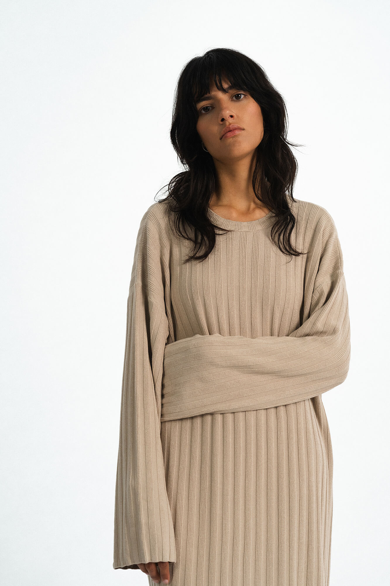 Kleid Romy in Oatmeal von vorne by VIVAL.STUDIO