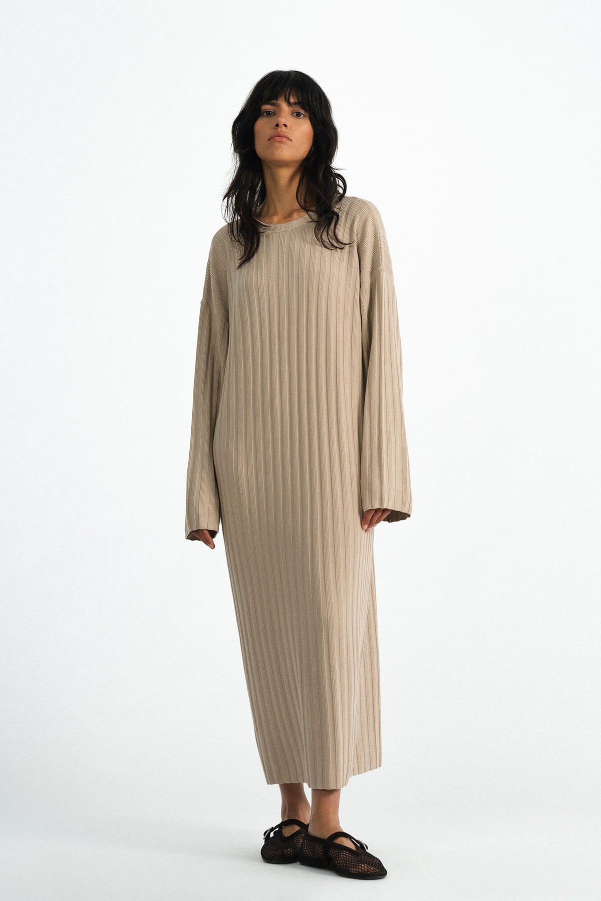 Kleid Romy in Oatmeal von vorne by VIVAL.STUDIO