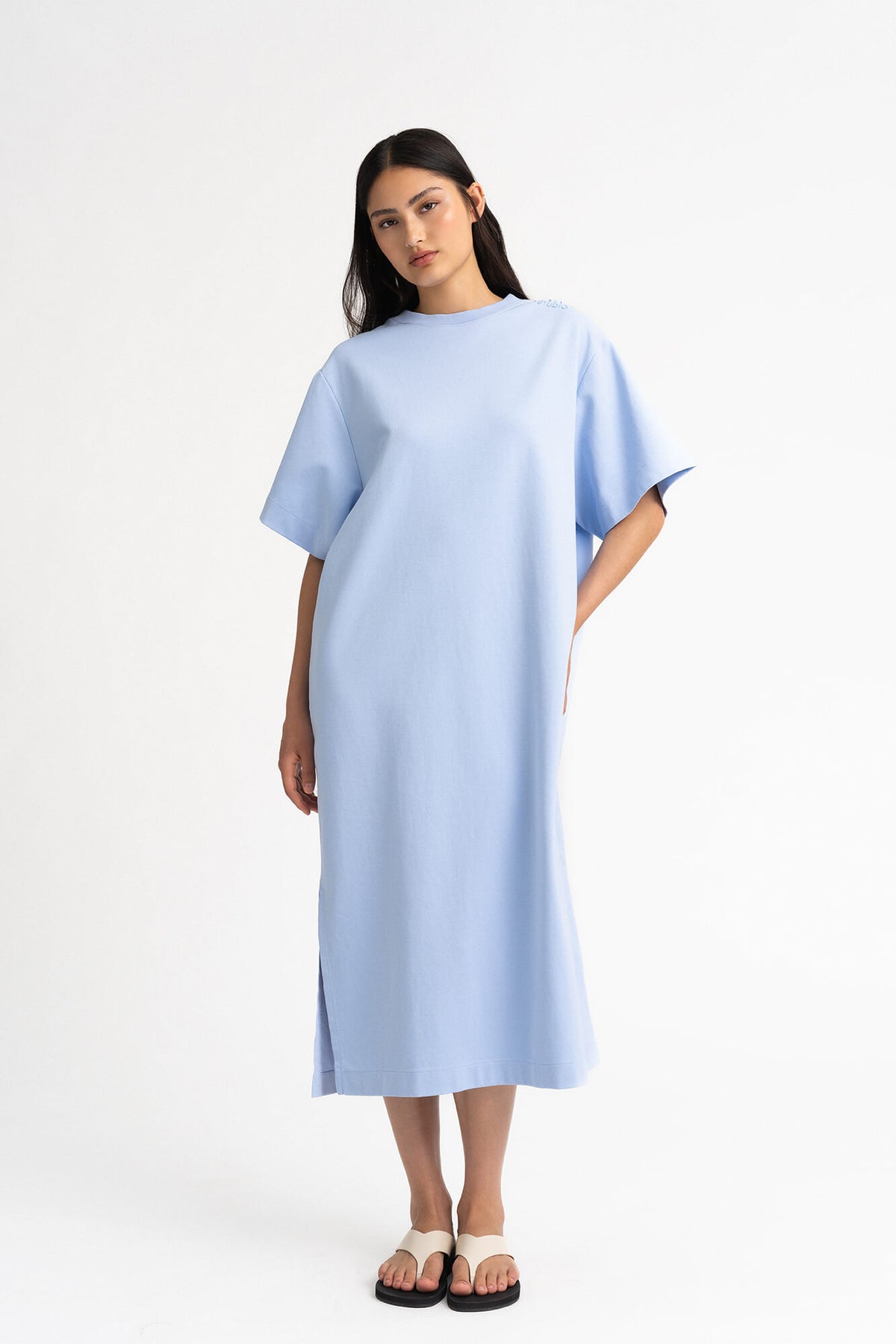 Kleid Sue in Hellblau von vorne by VIVAL.STUDIO