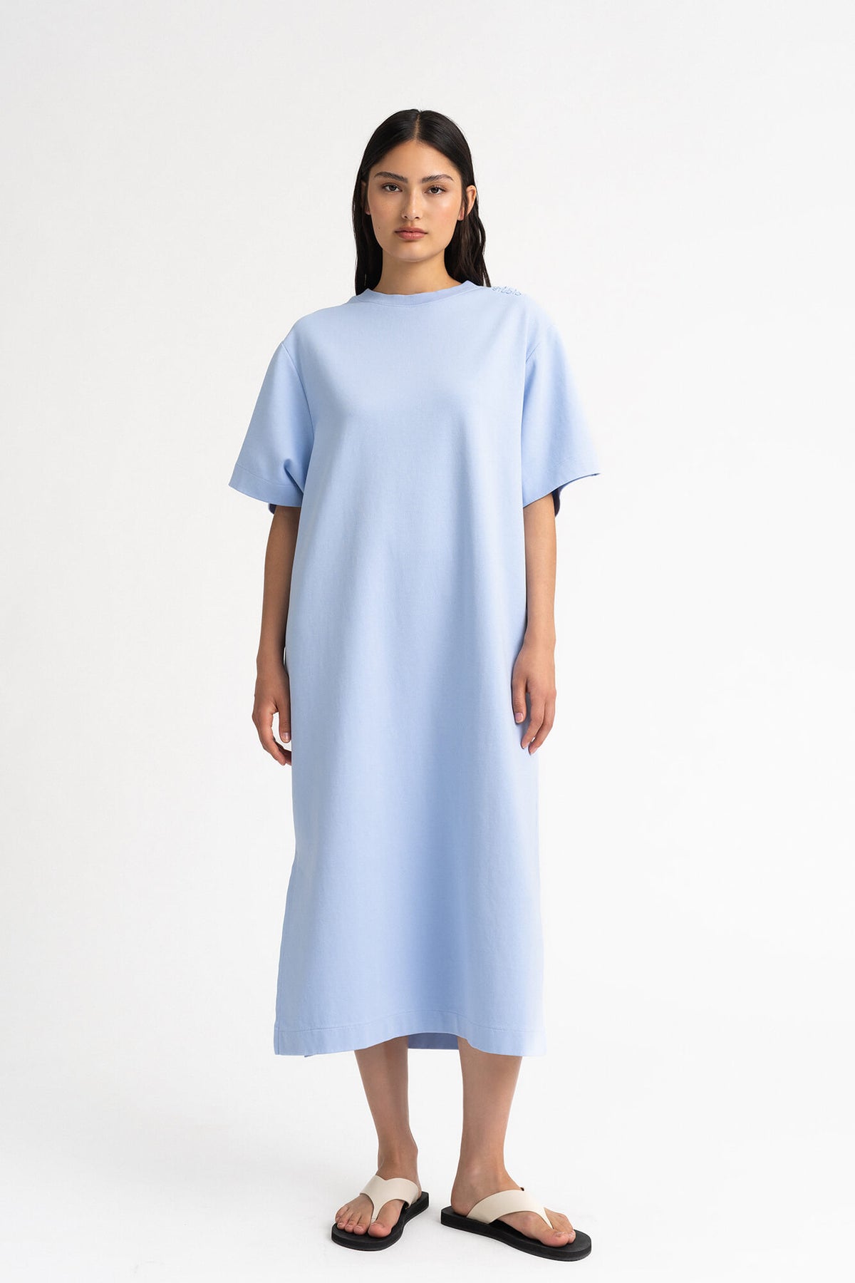 Kleid Sue in Hellblau von vorne by VIVAL.STUDIO