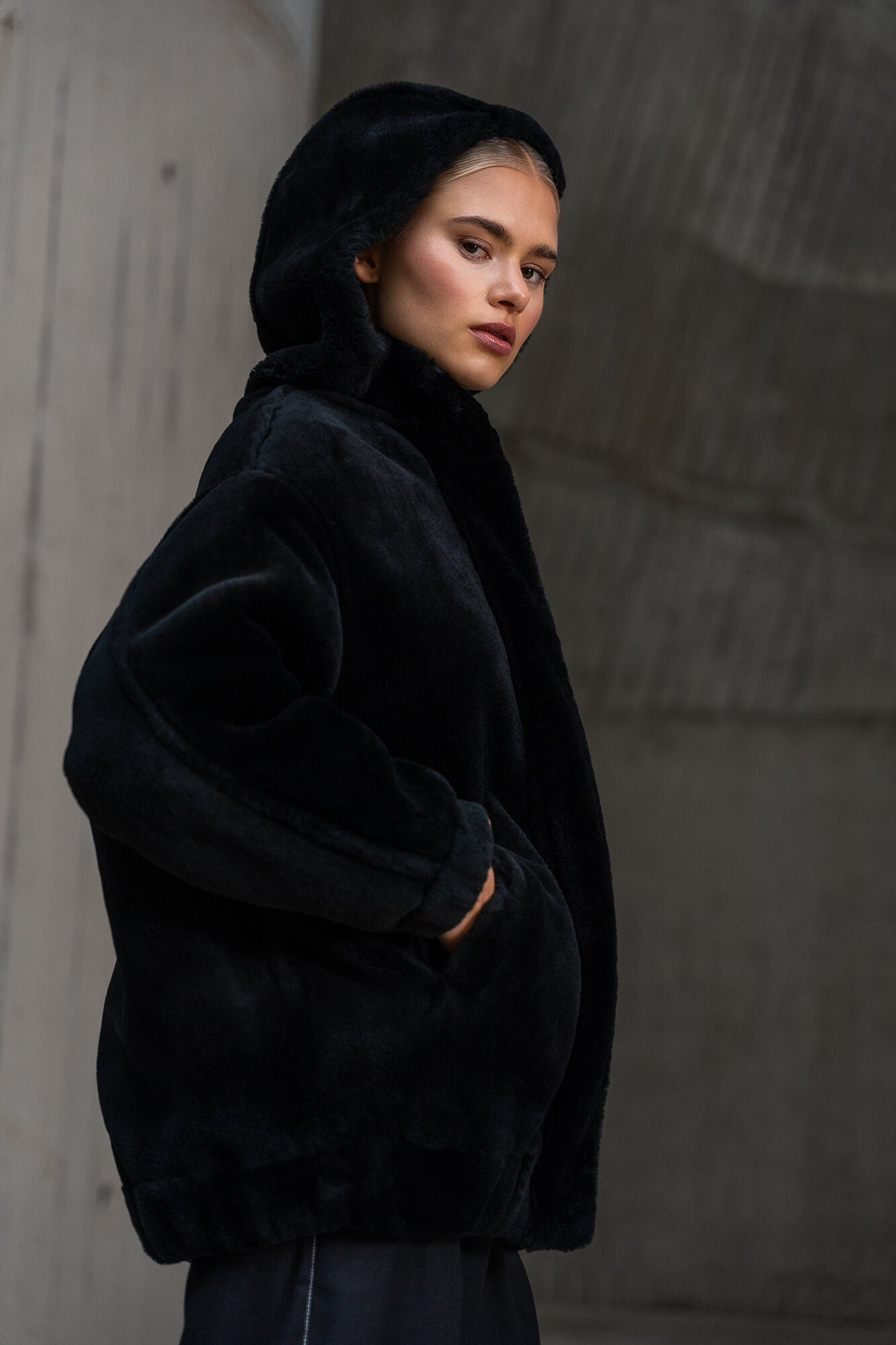 Jacke Shirley in Schwarz by VIVAL.STUDIO