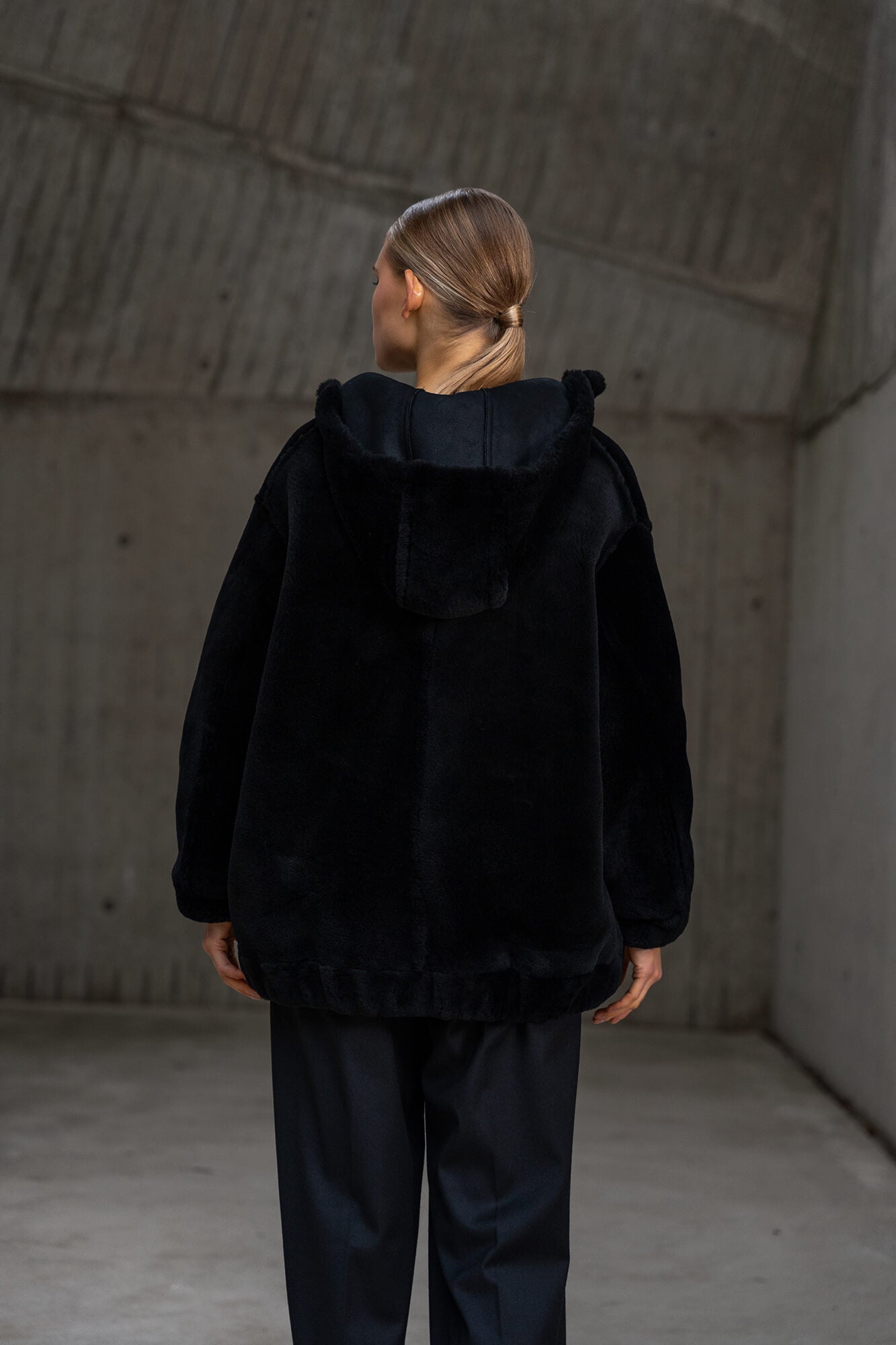 Jacke Shirley in Schwarz by VIVAL.STUDIO